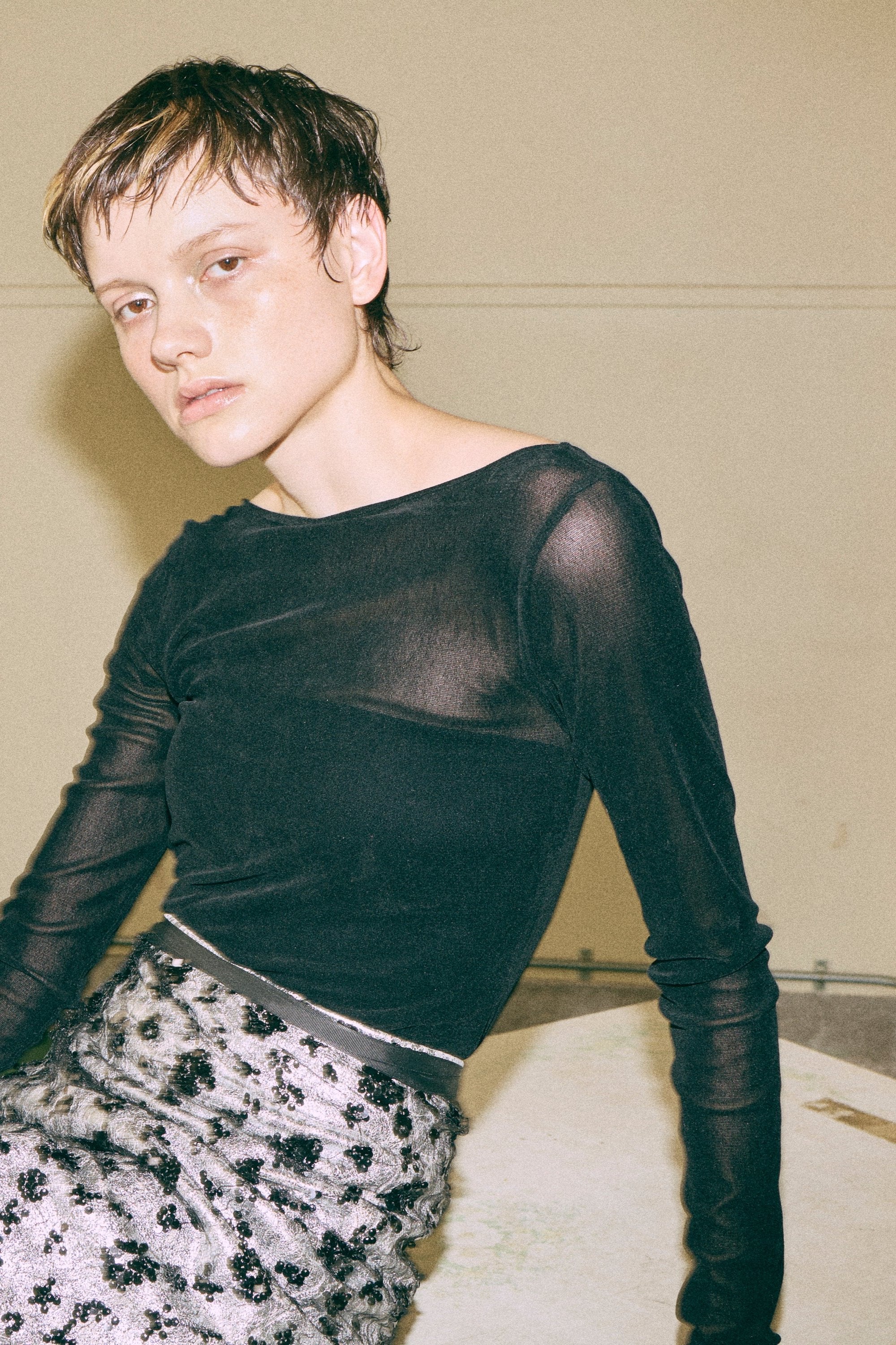 Flocked Tulle Back Open Top
