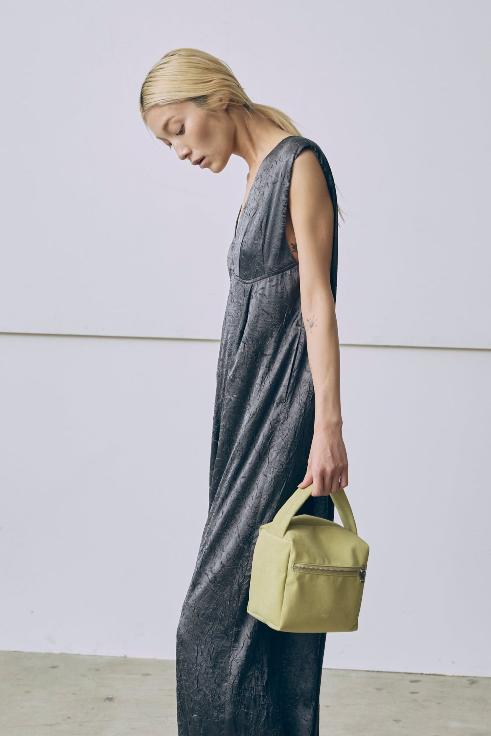 着用カラー:チャコール 着用サイズ:1 モデル身長:171㎝