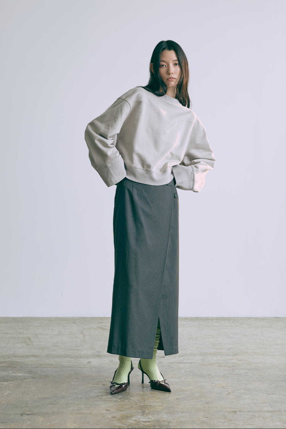 着用カラー:グレージュ モデル身長:174cm