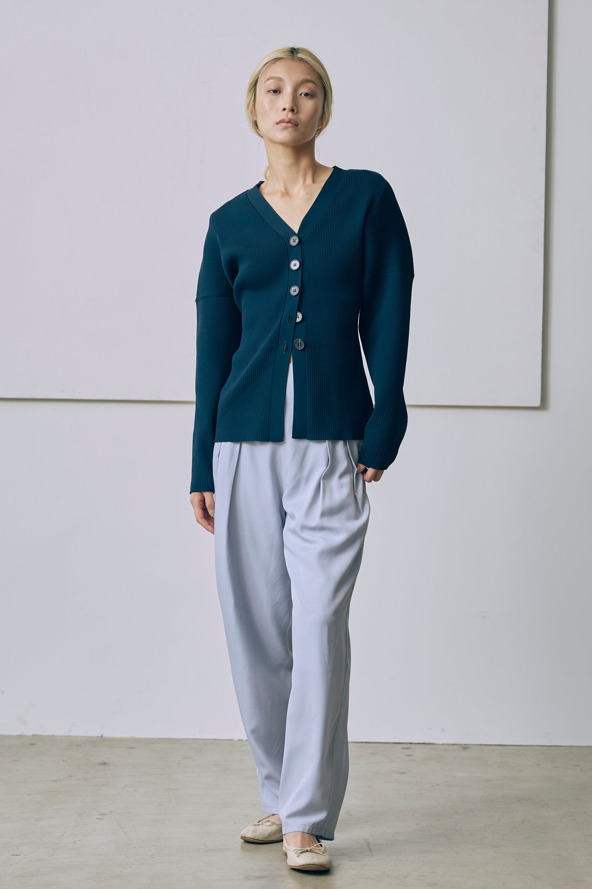 着用カラー:ブルー 着用サイズ:1サイズ モデル身長:171cm