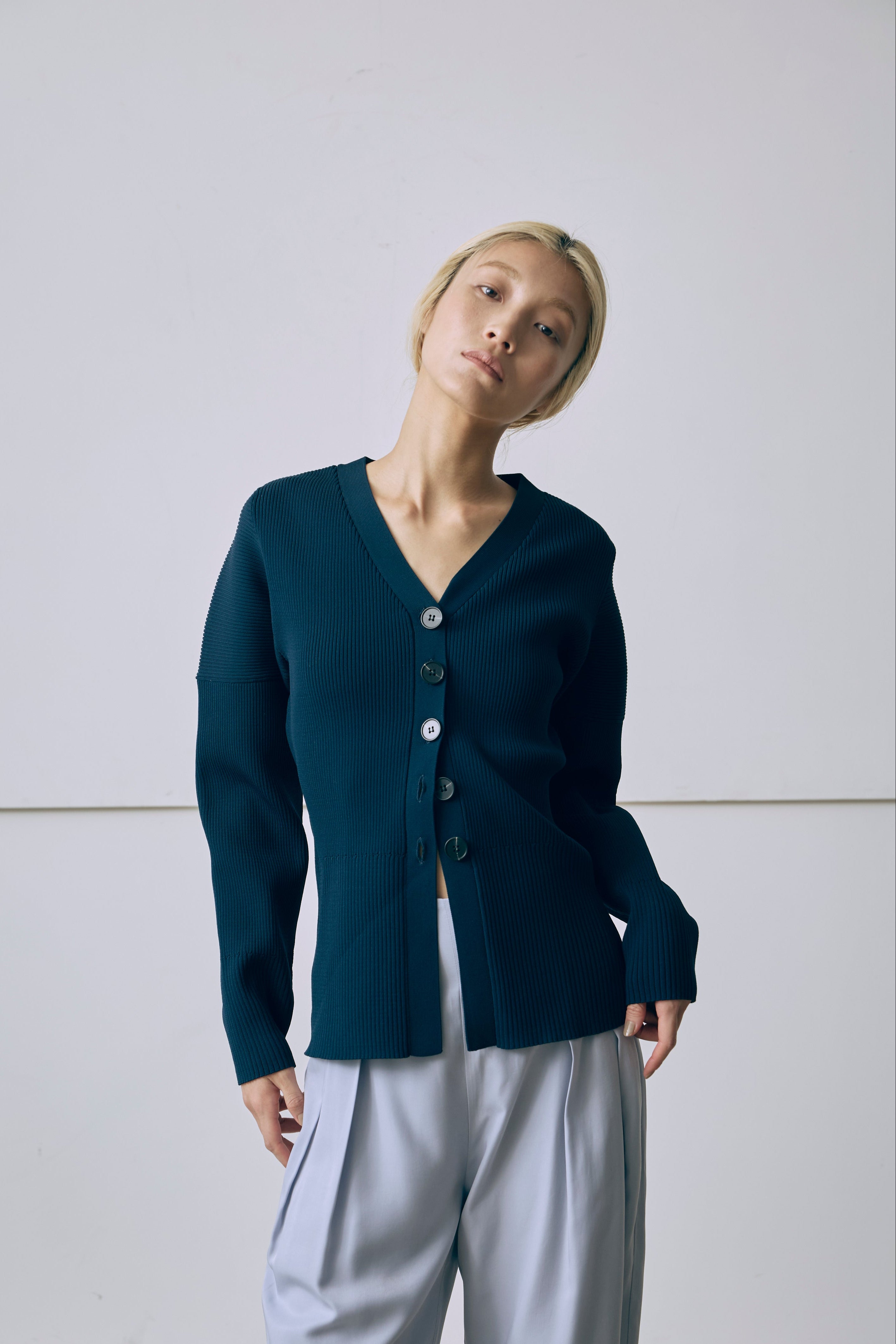 着用カラー:ネイビー モデル身長:171cm