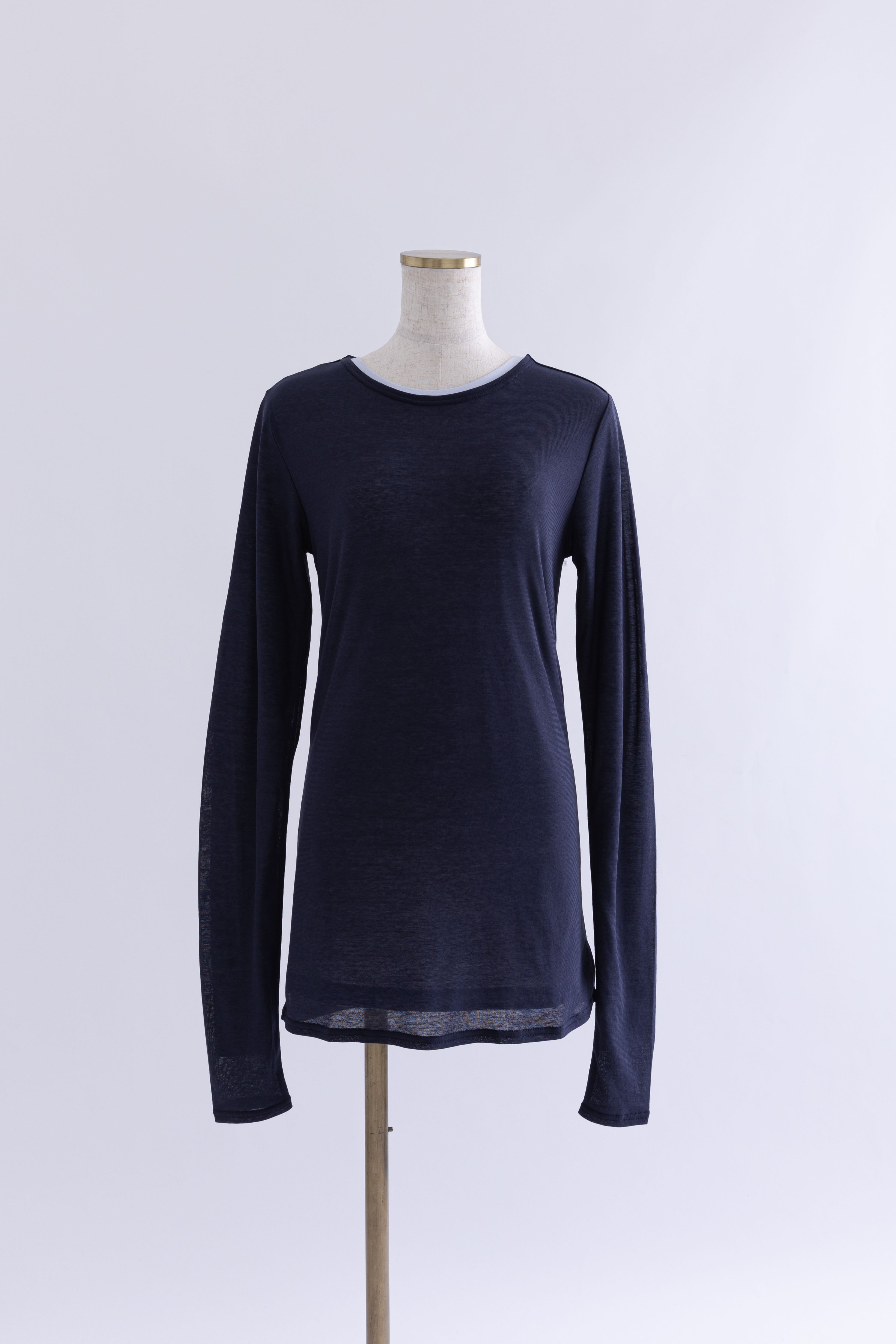 着用カラー:ネイビー