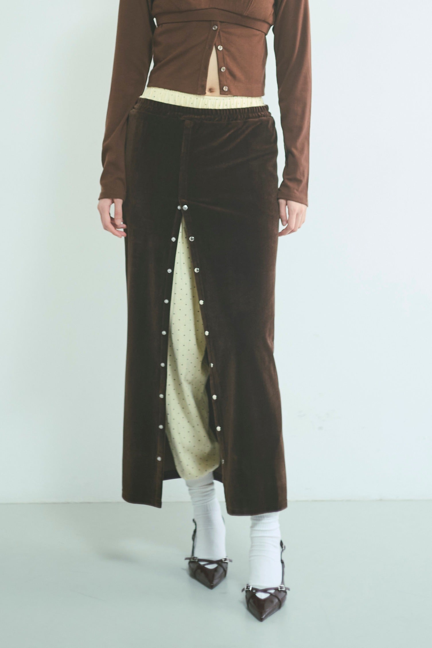 Velour Snap-Detail I-Line Skirt ダークブラウン size:F model:175cm SENPING