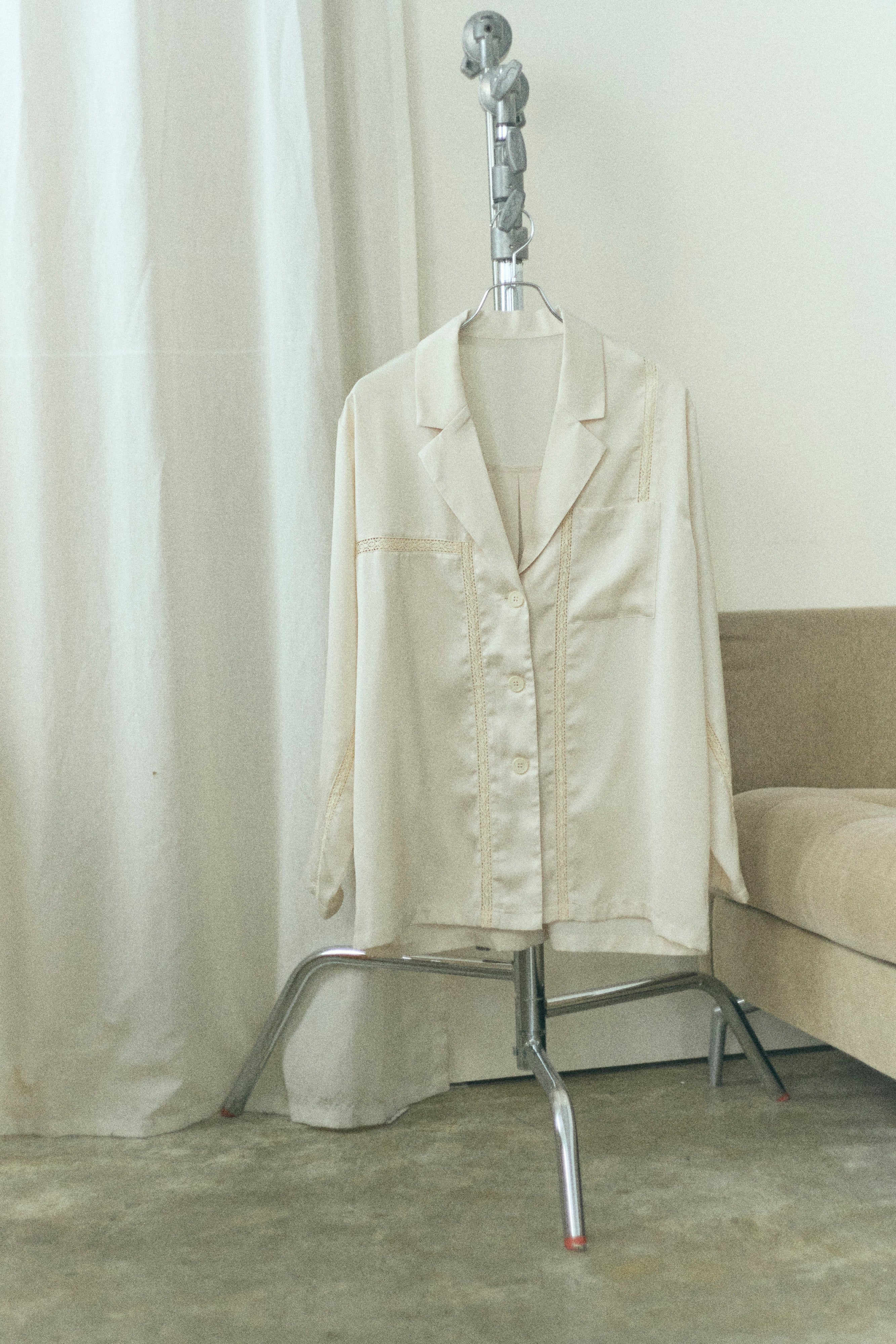 Lace-Trim Satin Shirt Jacket アイボリー