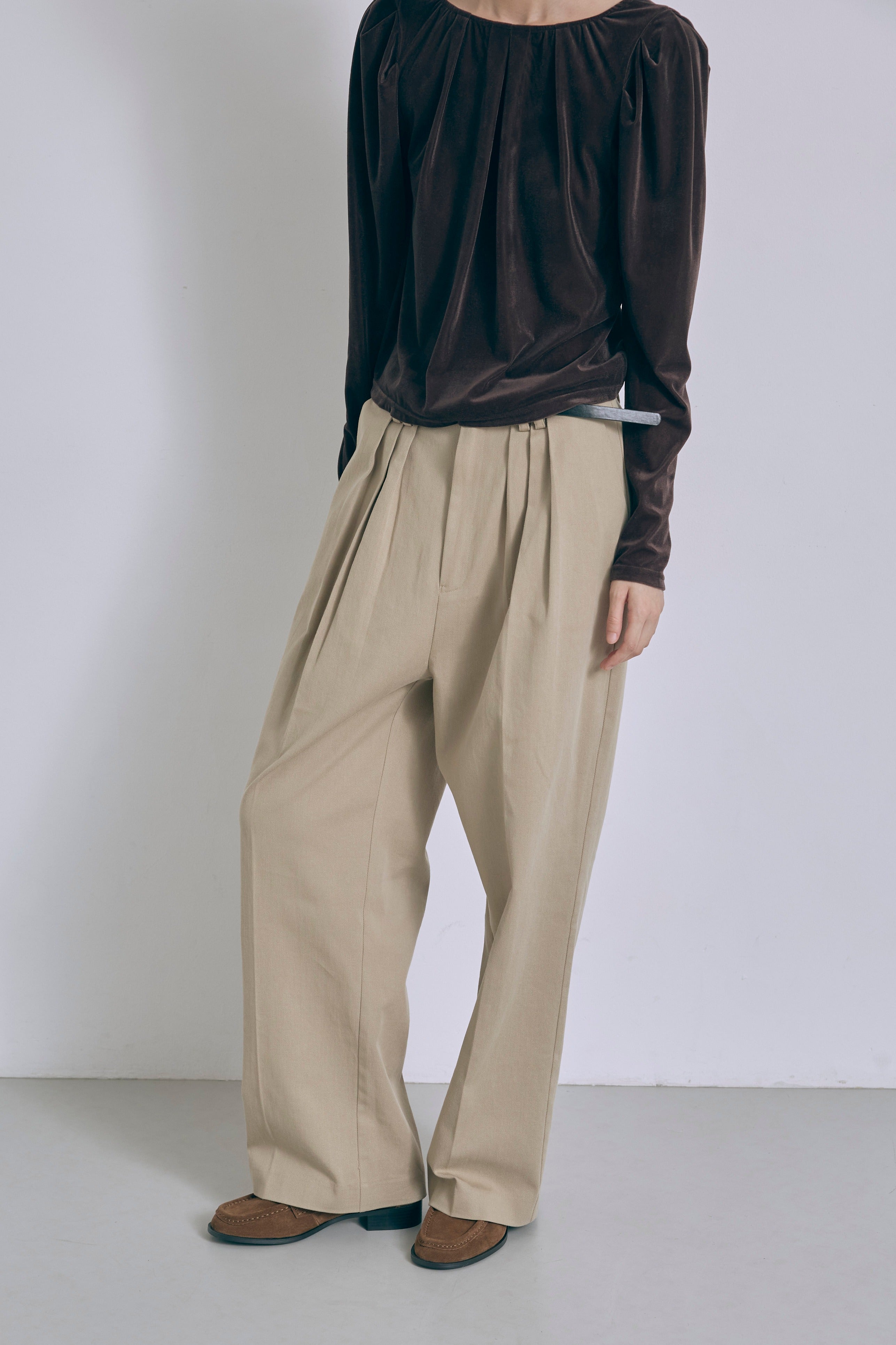 Wide Tuck Pants ベージュ size:モデルサイズ model:175cm SENPING