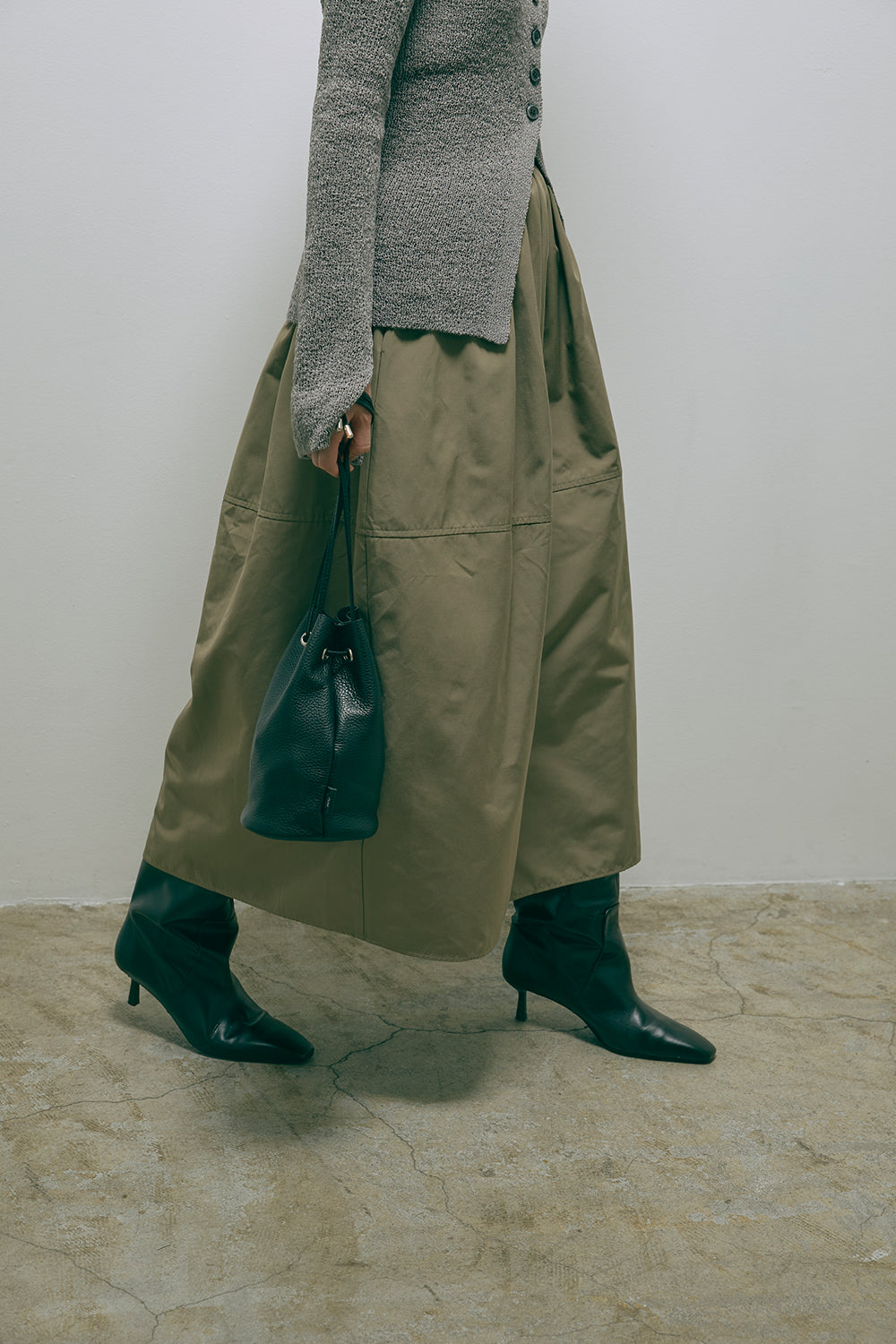 Cocoon Silhouette Skirt ライトカーキ model:170cm ANDO