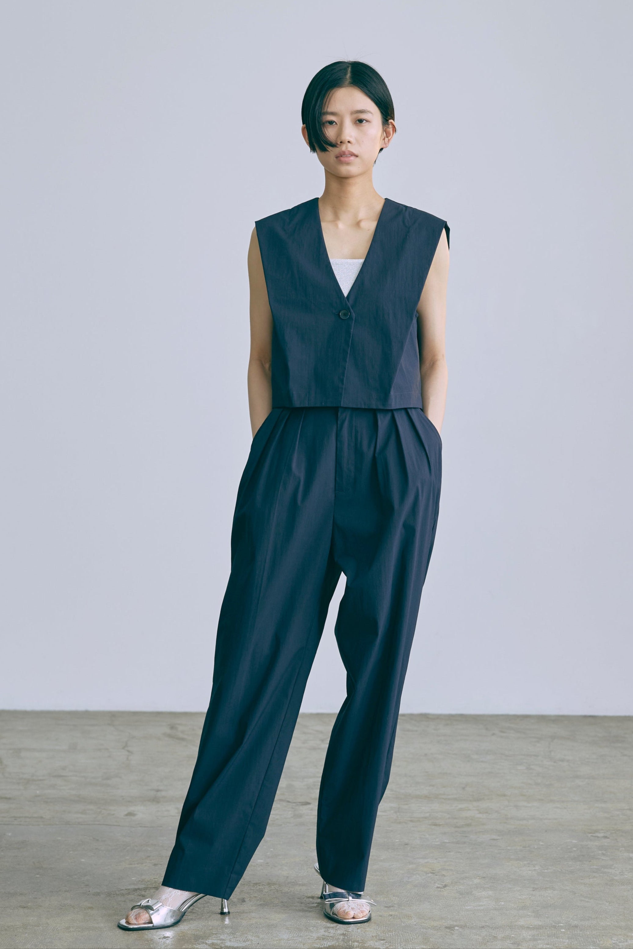 Set Up】3Tuck Wide Tapered Trousers – EN NEUME