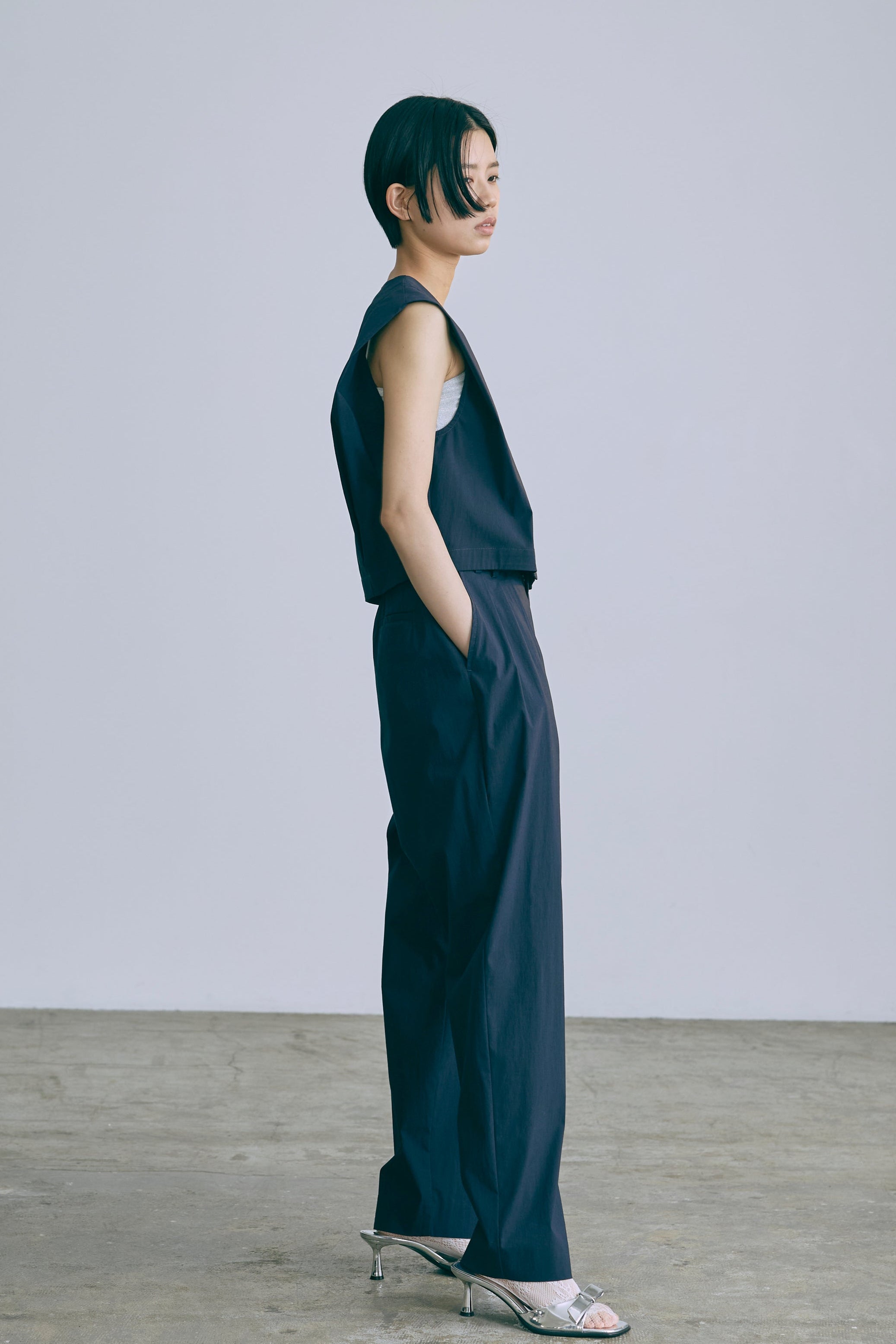 Set Up】3Tuck Wide Tapered Trousers – EN NEUME