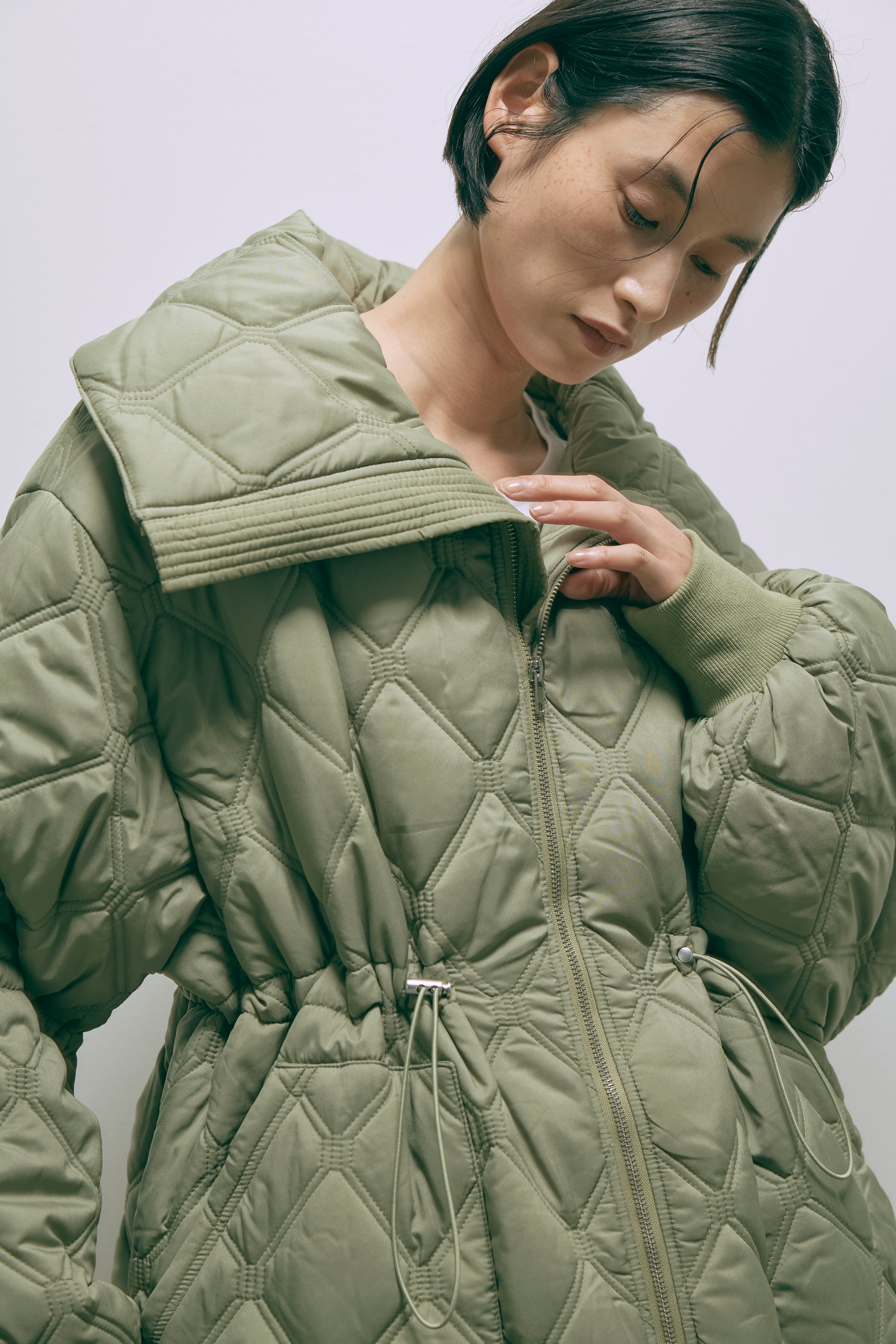 ⭐️新品✨QUEENIEKEランニング ジャケット 親指穴付き カーキ L 長袖 ⭐️新品✨QUEENIEKEランニング ジャケット 親指穴付き カーキ L 長袖