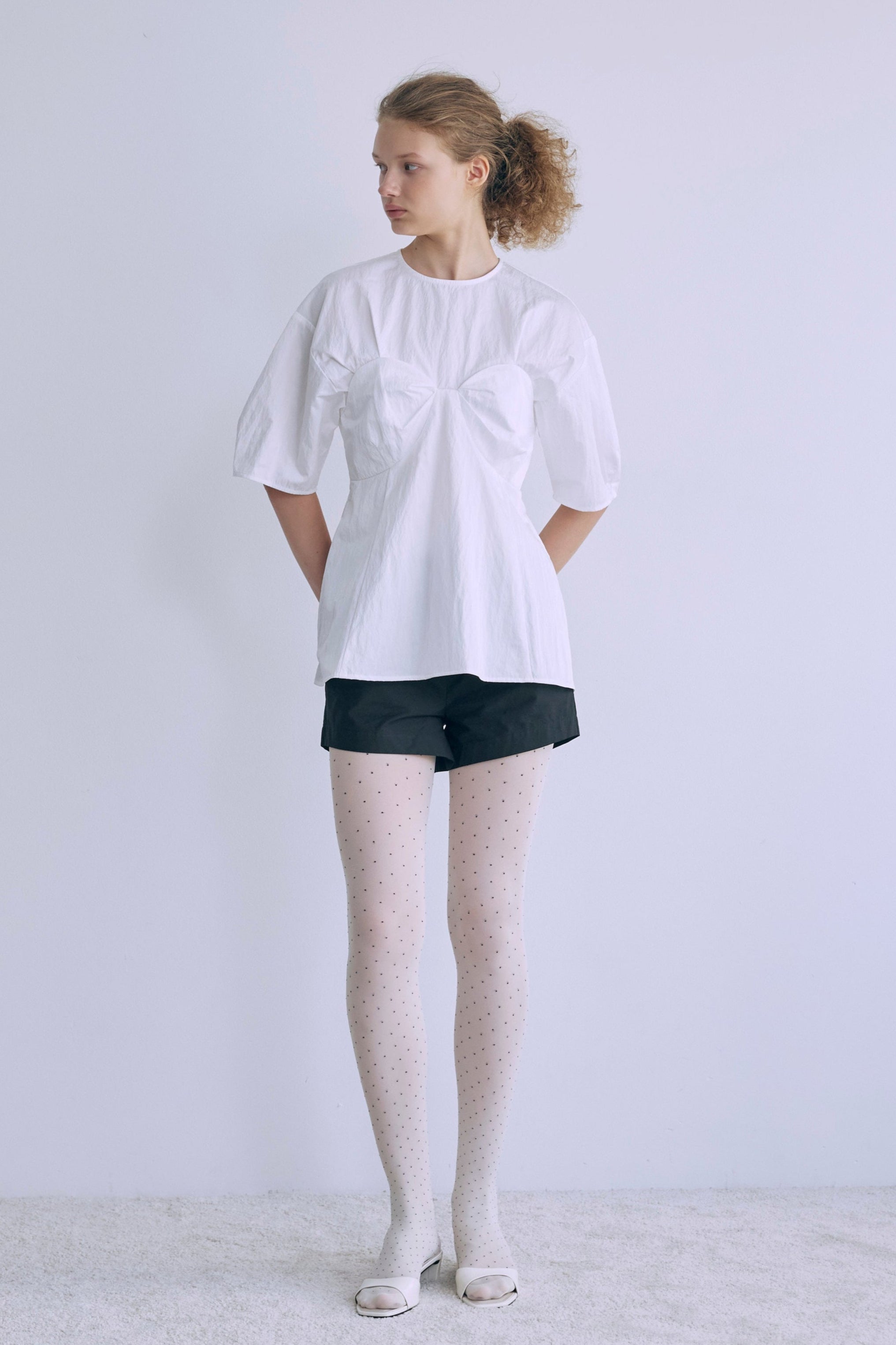 着用カラー:ホワイト　モデル身長:176cm
