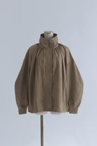 着用カラー:キャメル