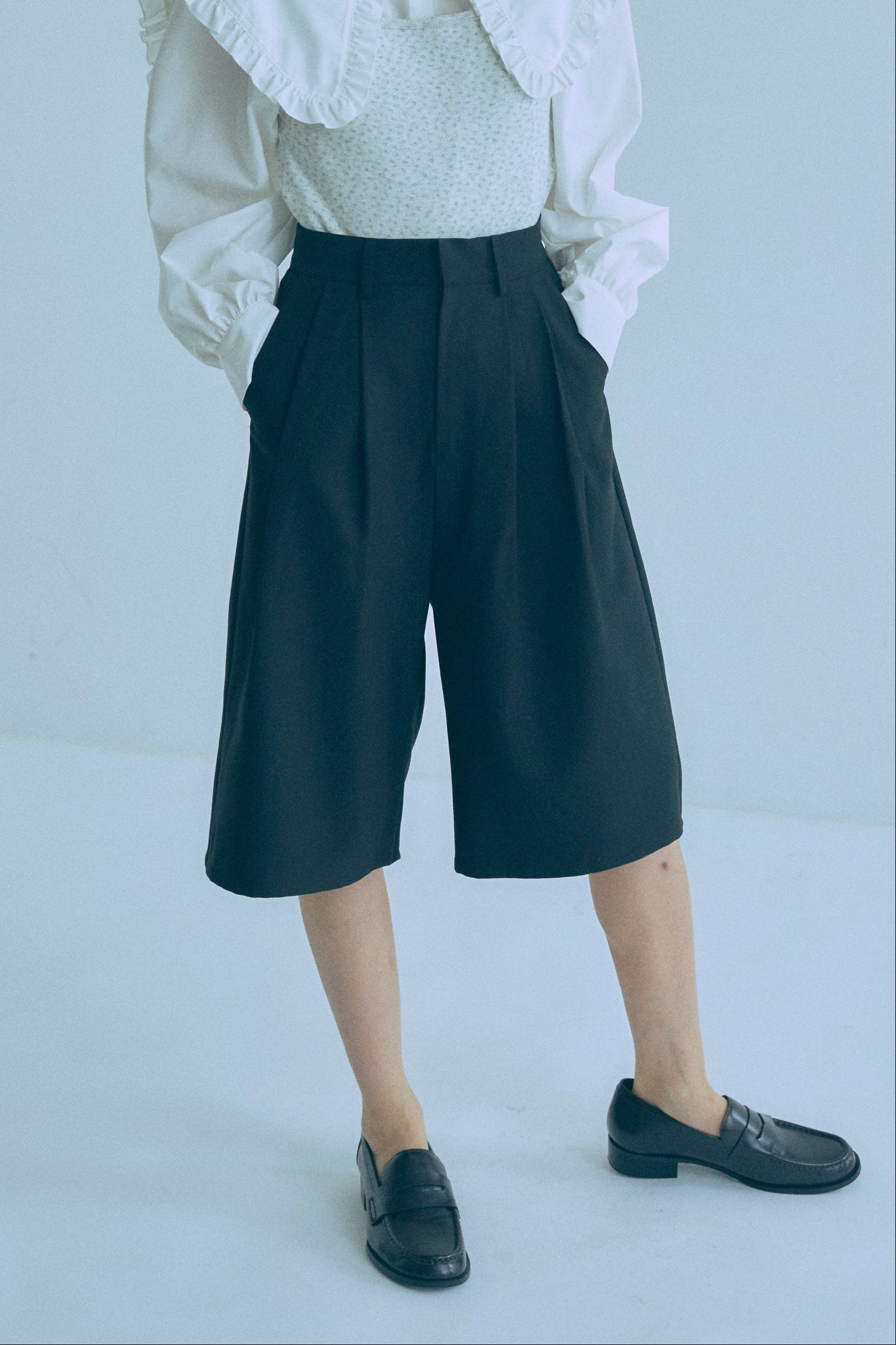 Big Silhouette Half Pants – EN NEUME