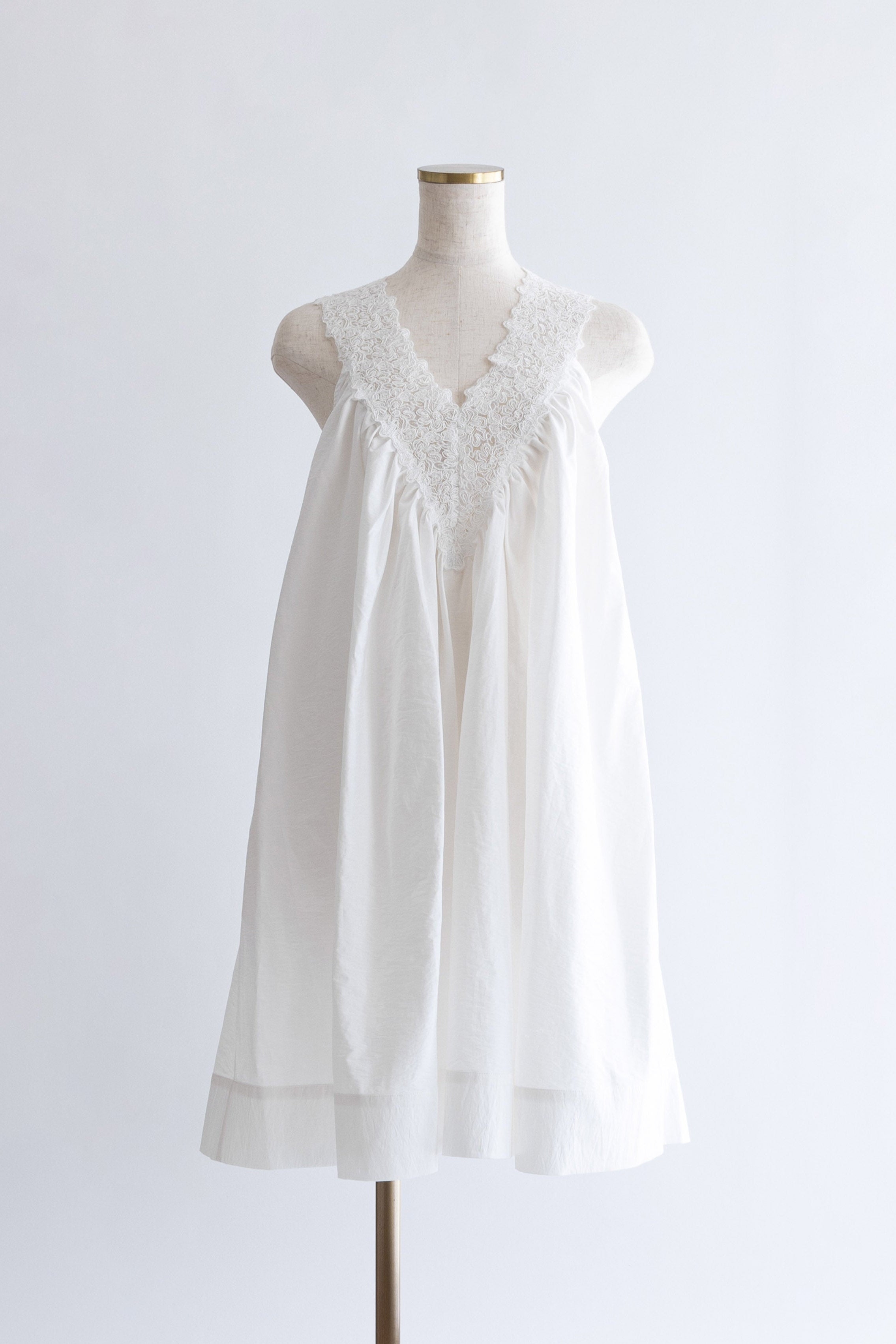 着用カラー:ホワイト