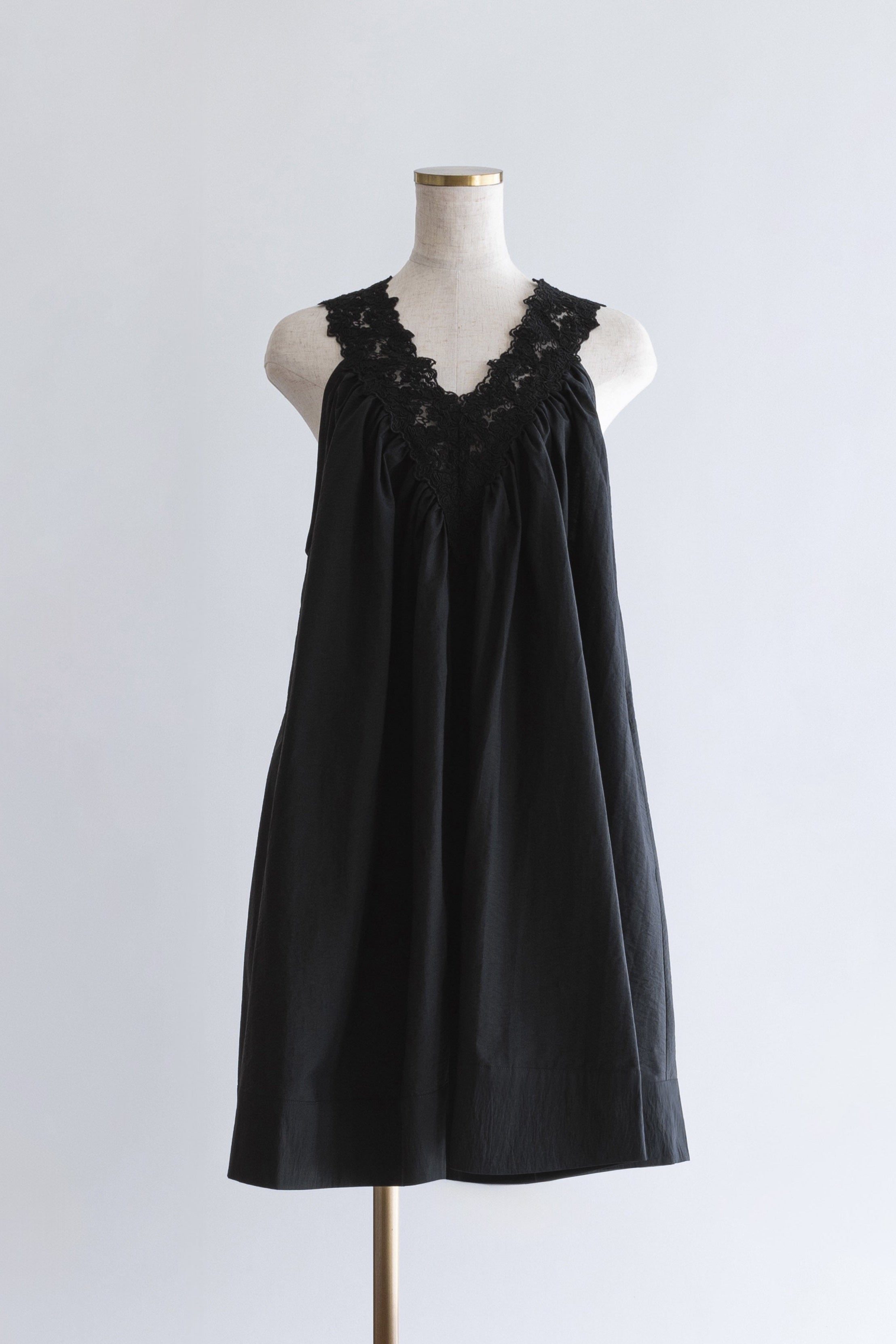 着用カラー:ブラック