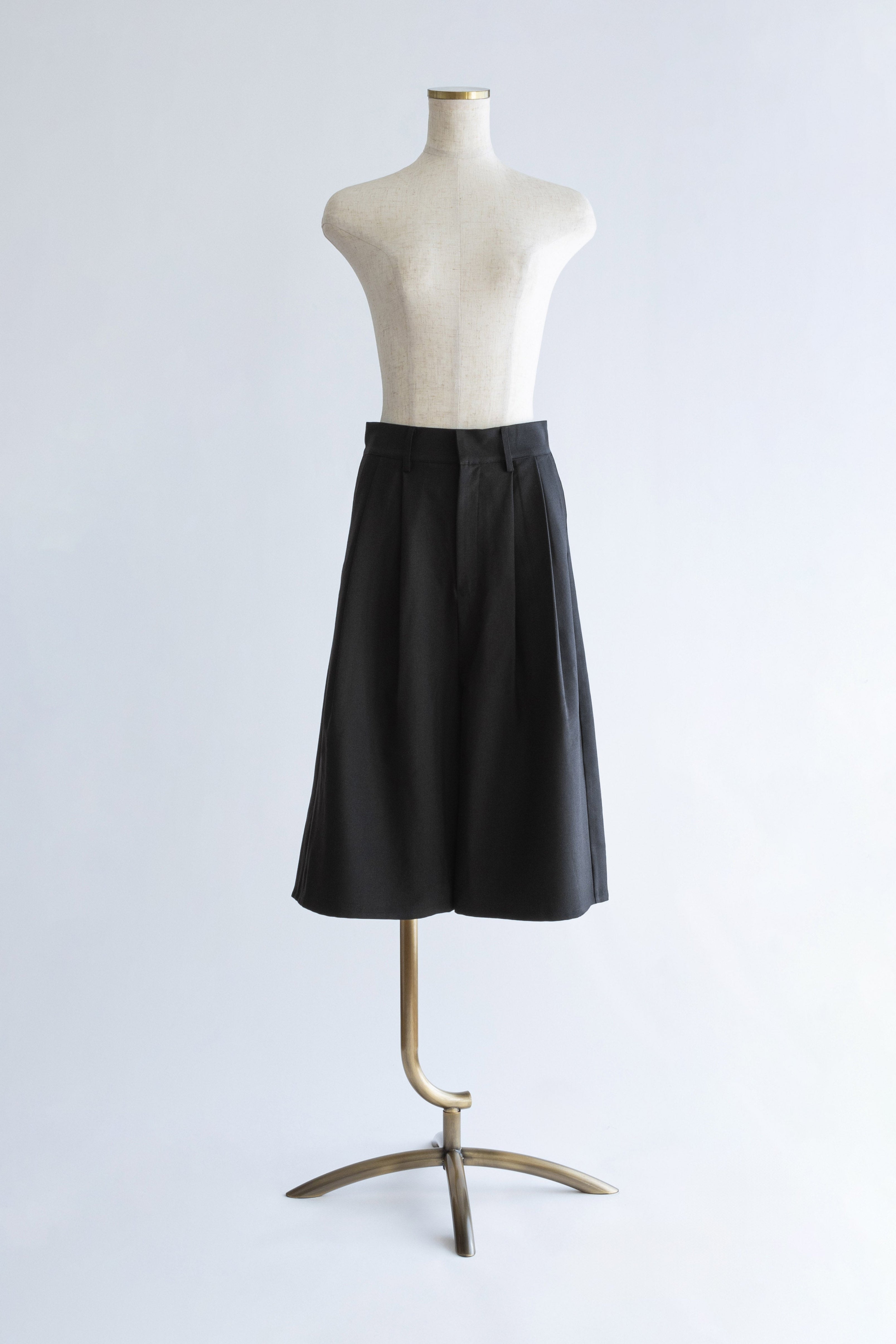 Big Silhouette Half Pants – EN NEUME