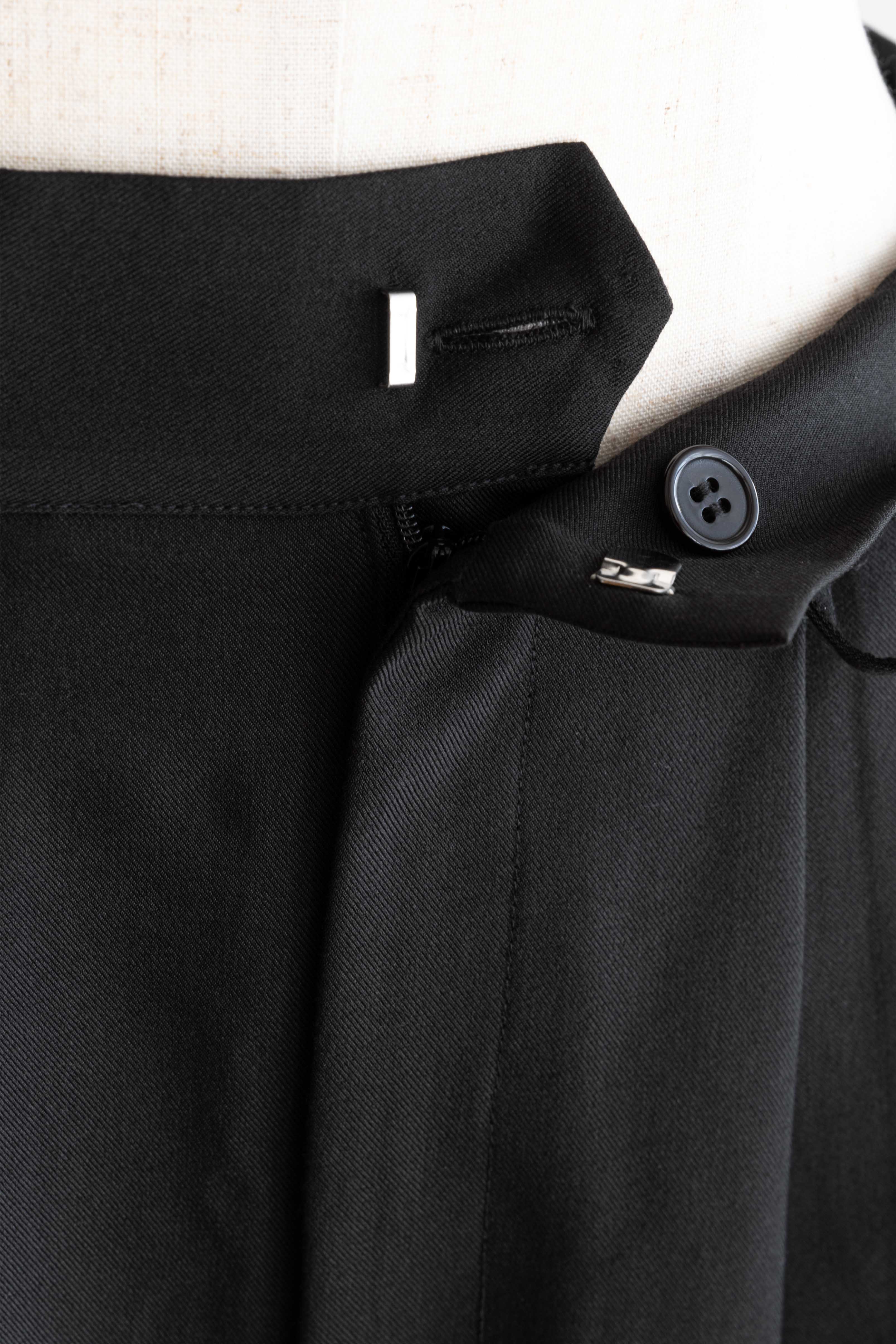 Big Silhouette Half Pants – EN NEUME