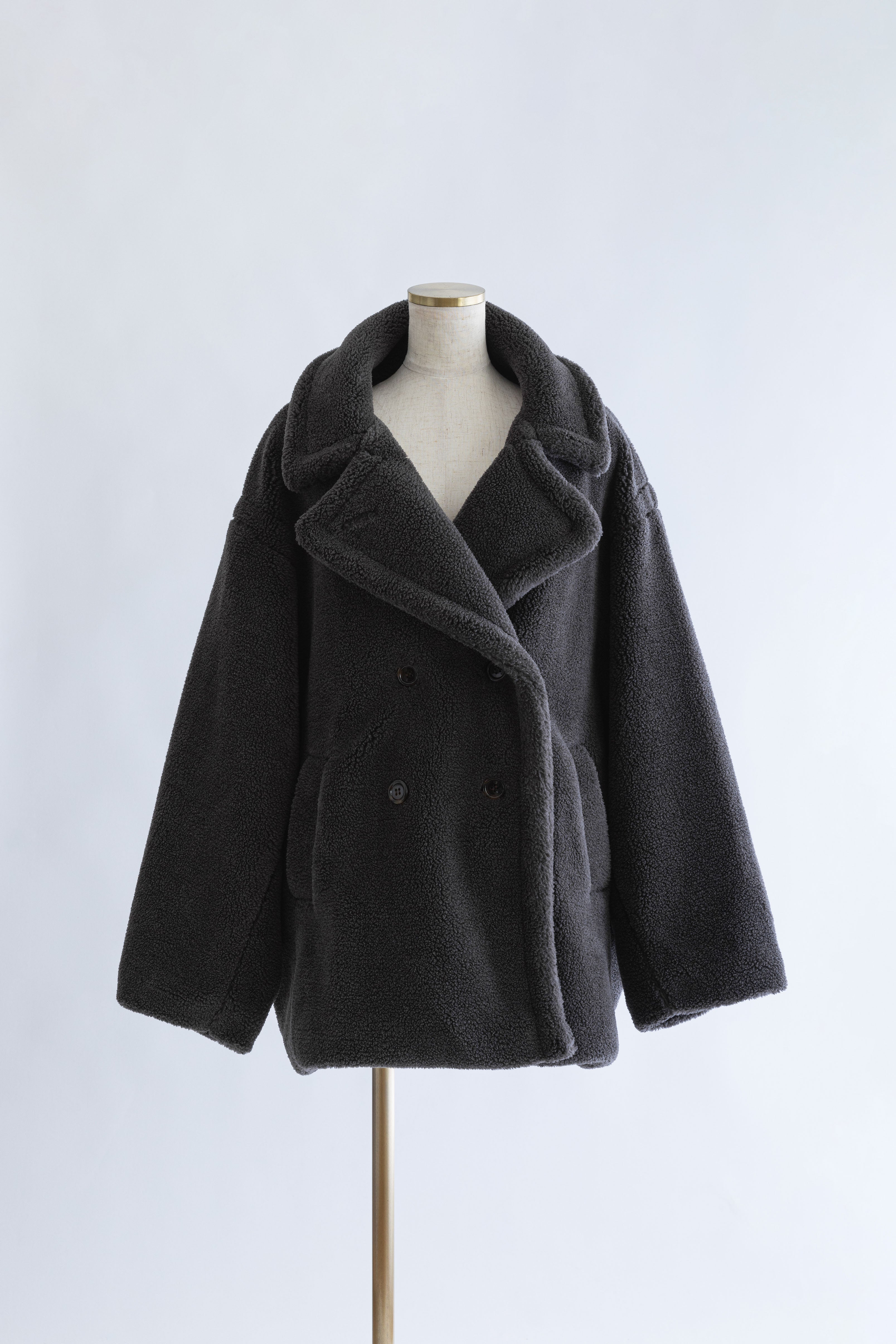 着用カラー:チャコール