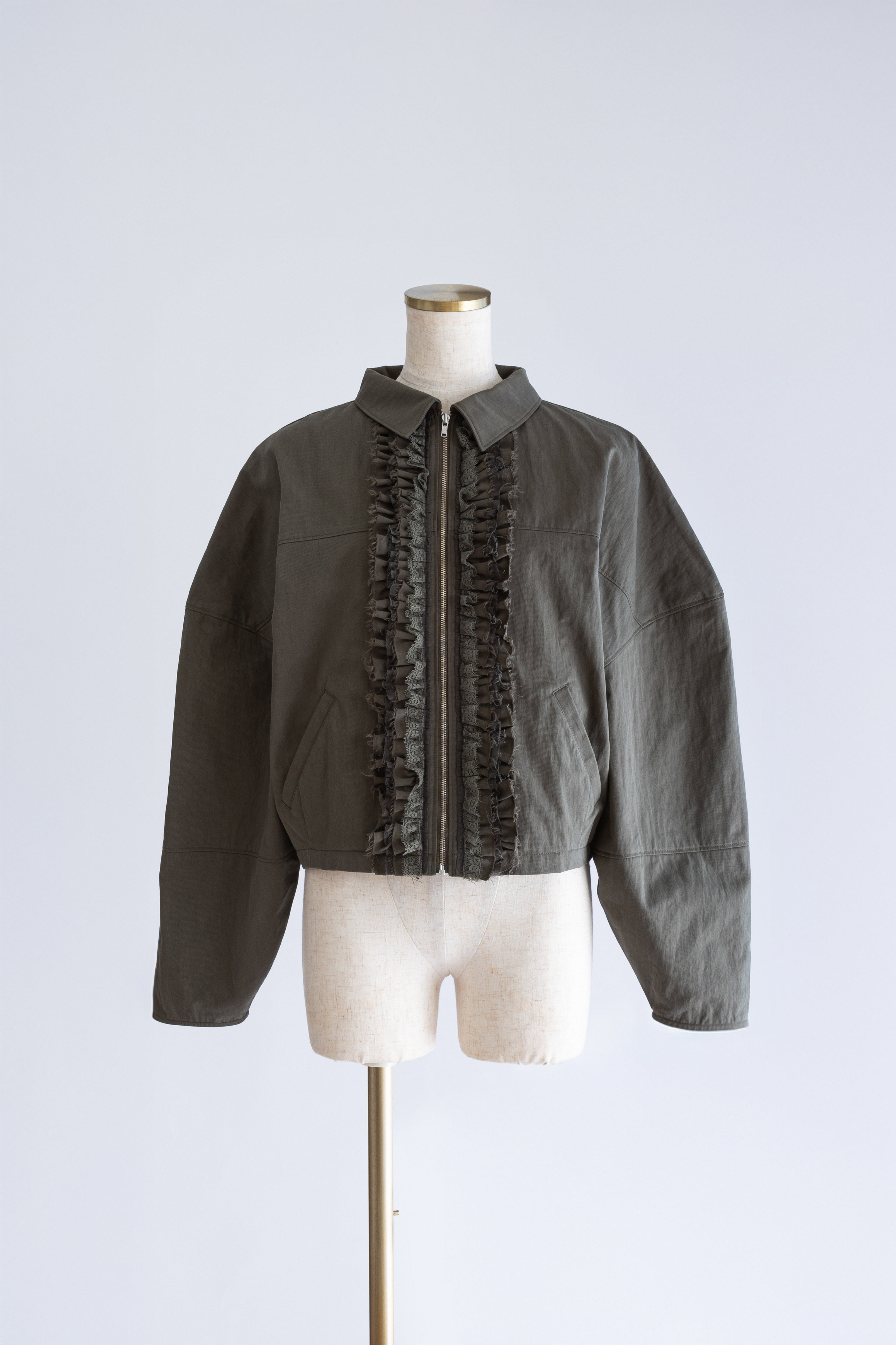 着用カラー:カーキ