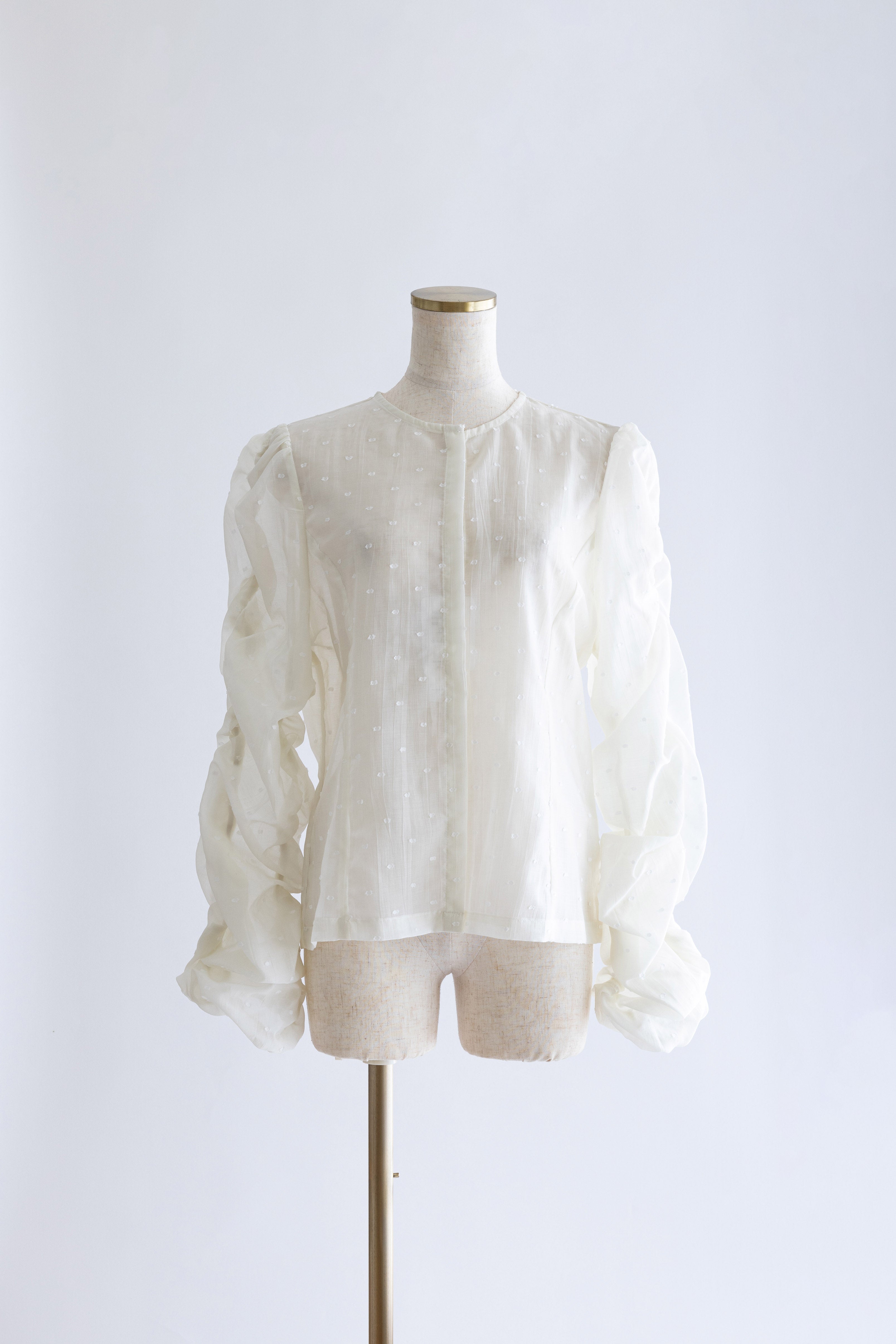 着用カラー:アイボリー 