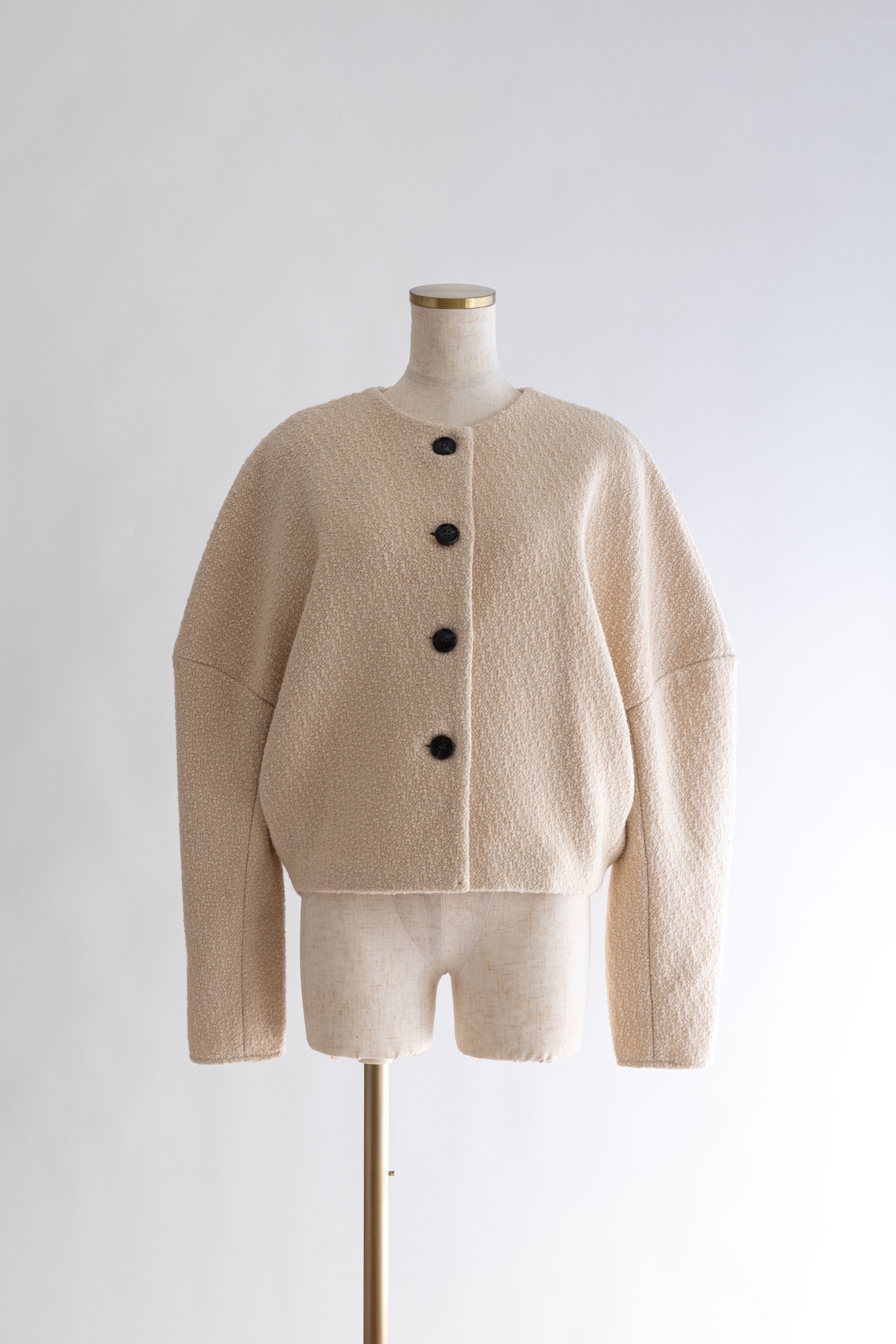 着用カラー:アイボリー