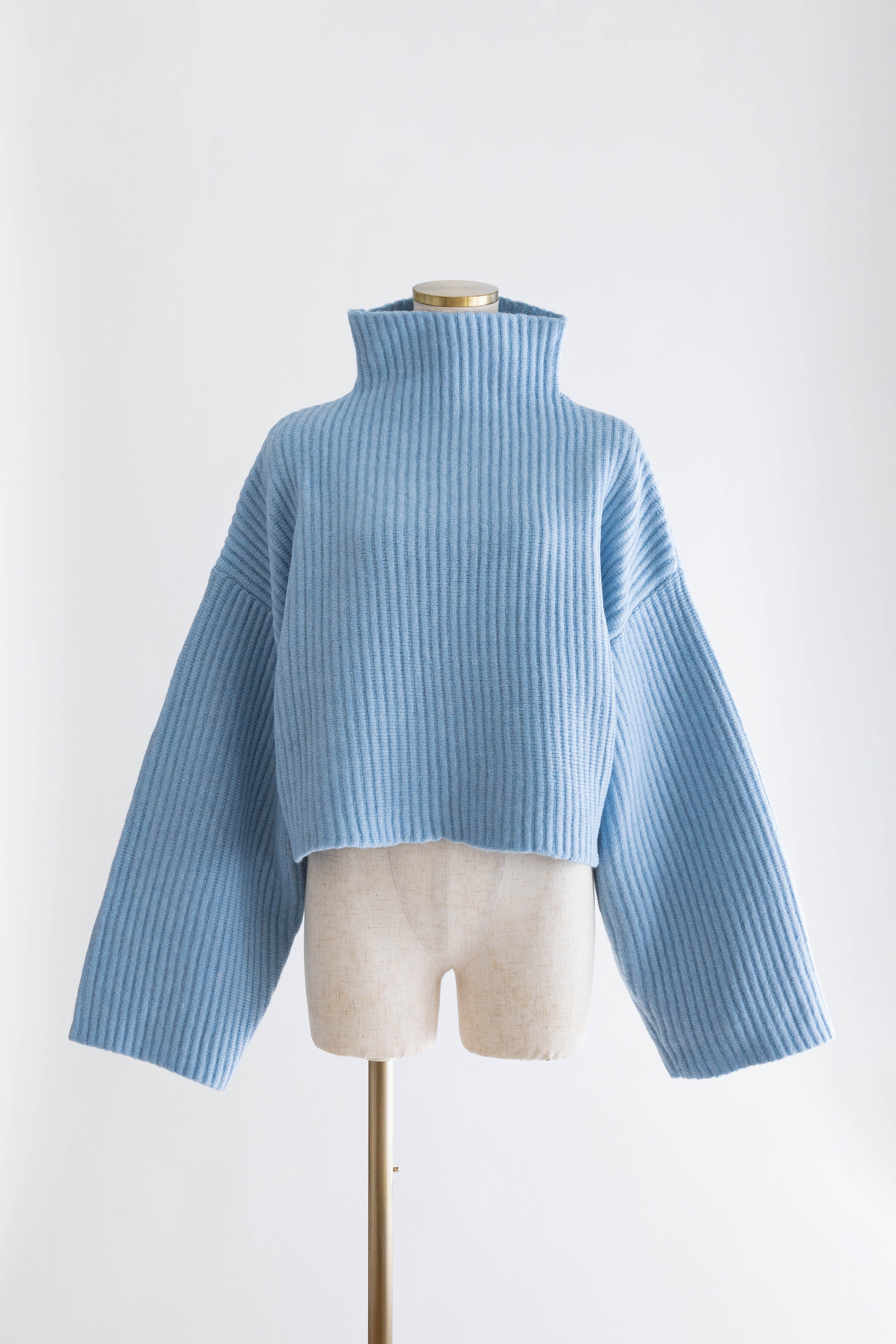 着用カラー:ブルー