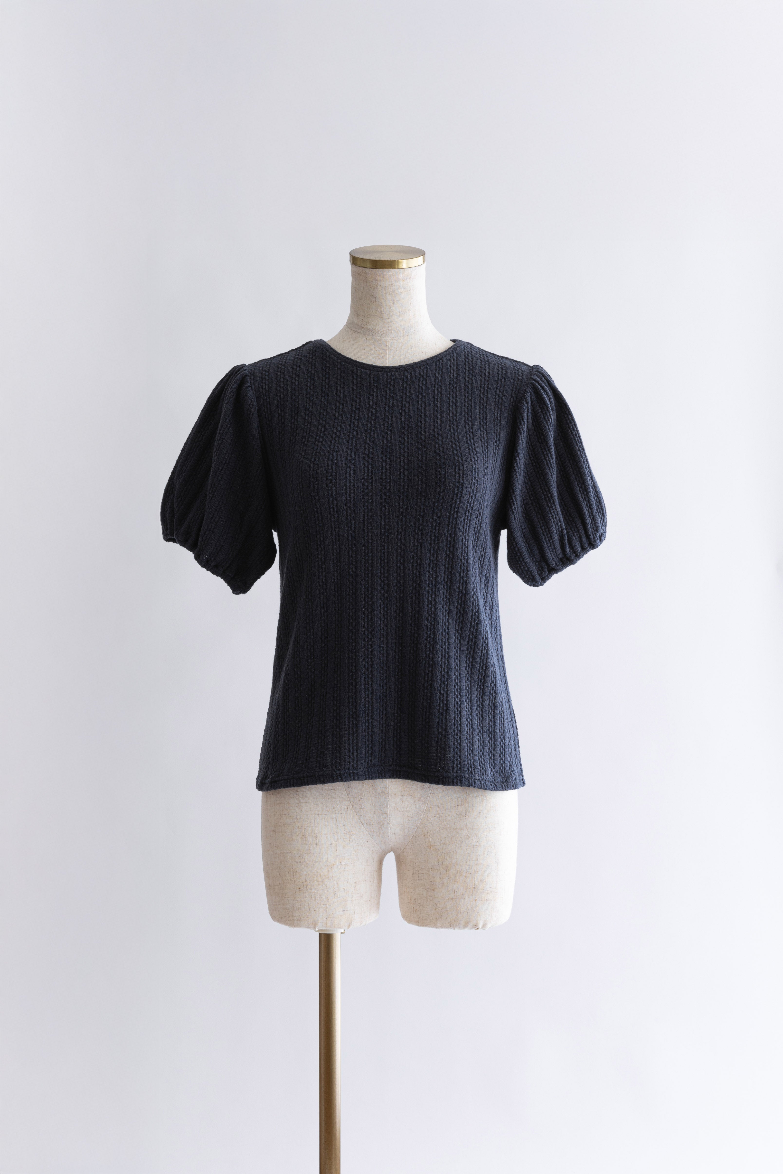 着用カラー:ネイビー