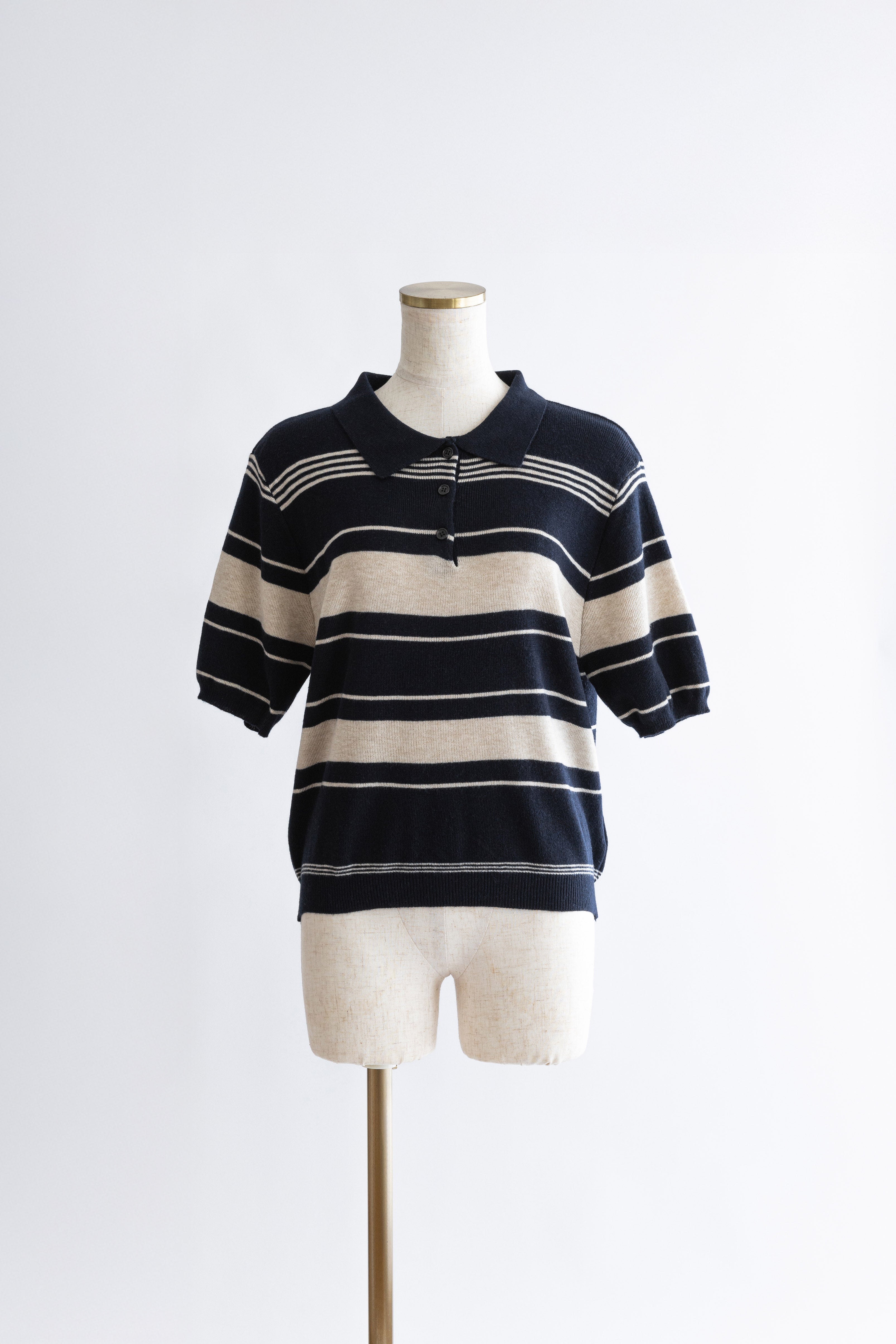 着用カラー:ネイビー