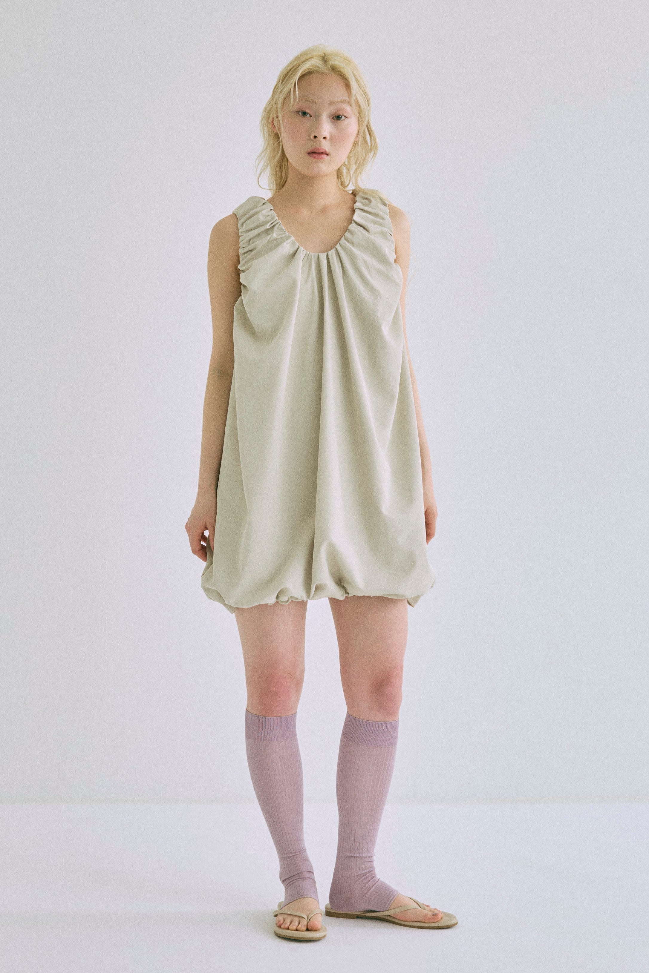 EN NEUME×靴下屋】Sheer Bright Stirrup High Socks