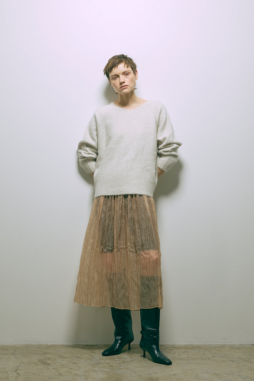 Vneck Fox Over Knit オートミール model:178cm NADIA