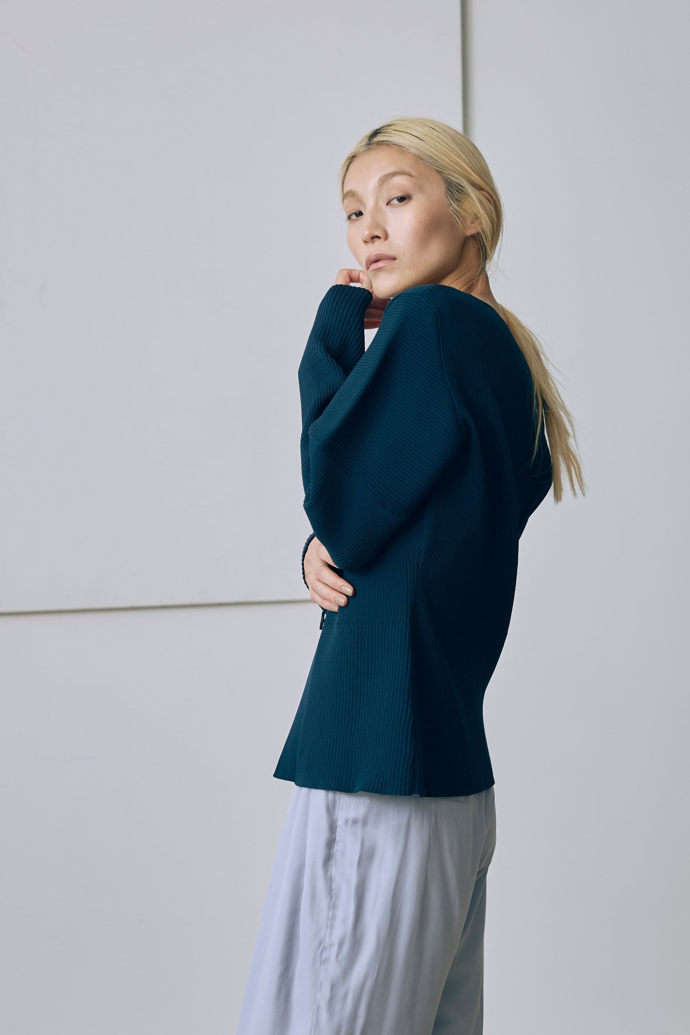 Formed Knit Cardigan ネイビー model:171cm HARA