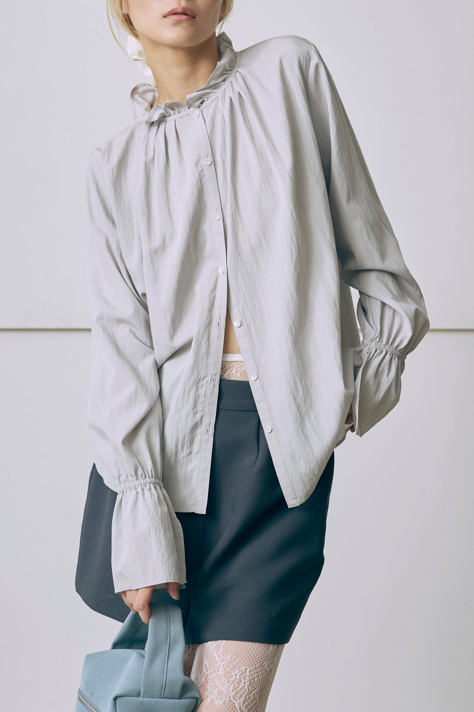 Frill Neck Blouse ライトグレー model:171cm HARA