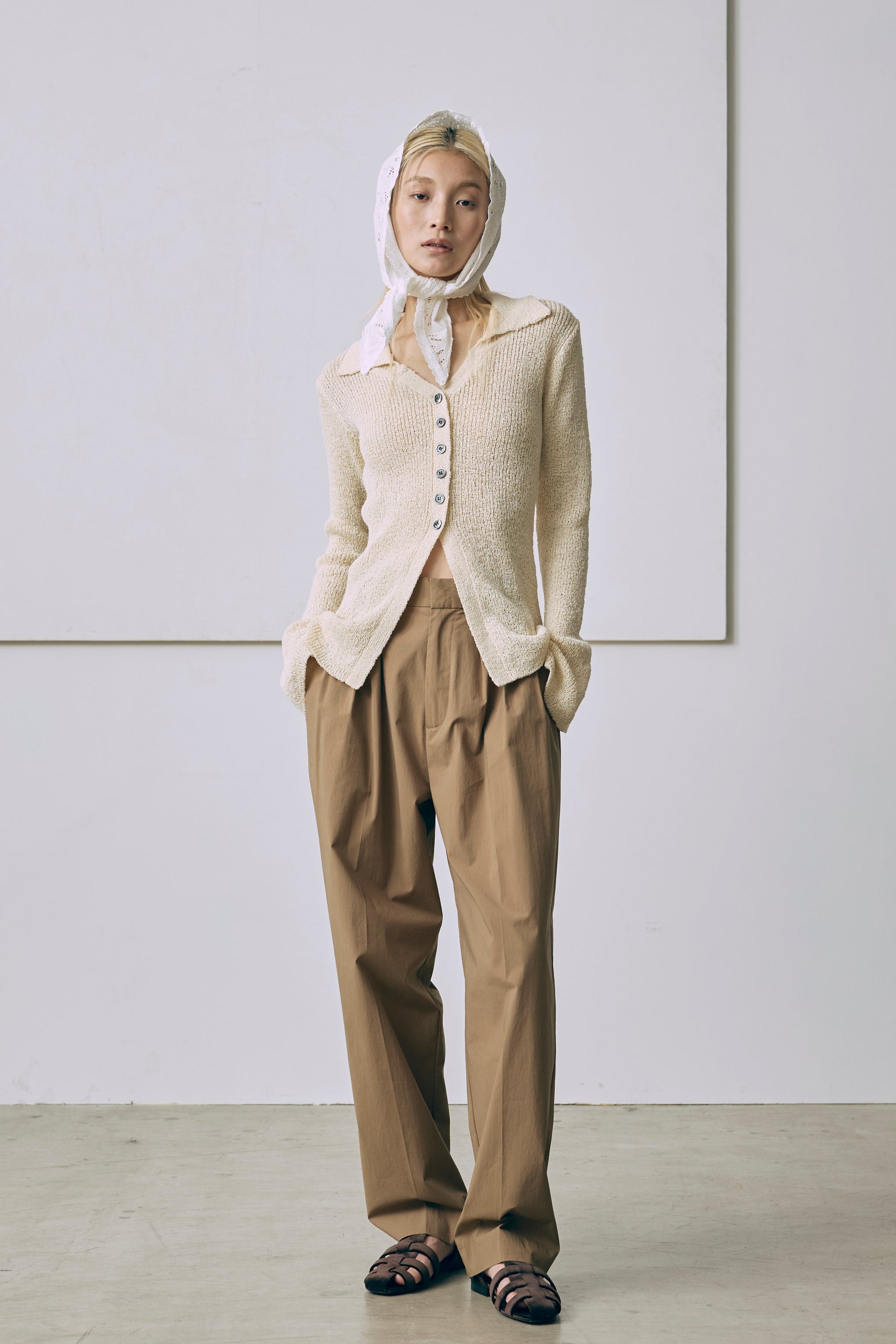 Set Up】3Tuck Wide Tapered Trousers – EN NEUME