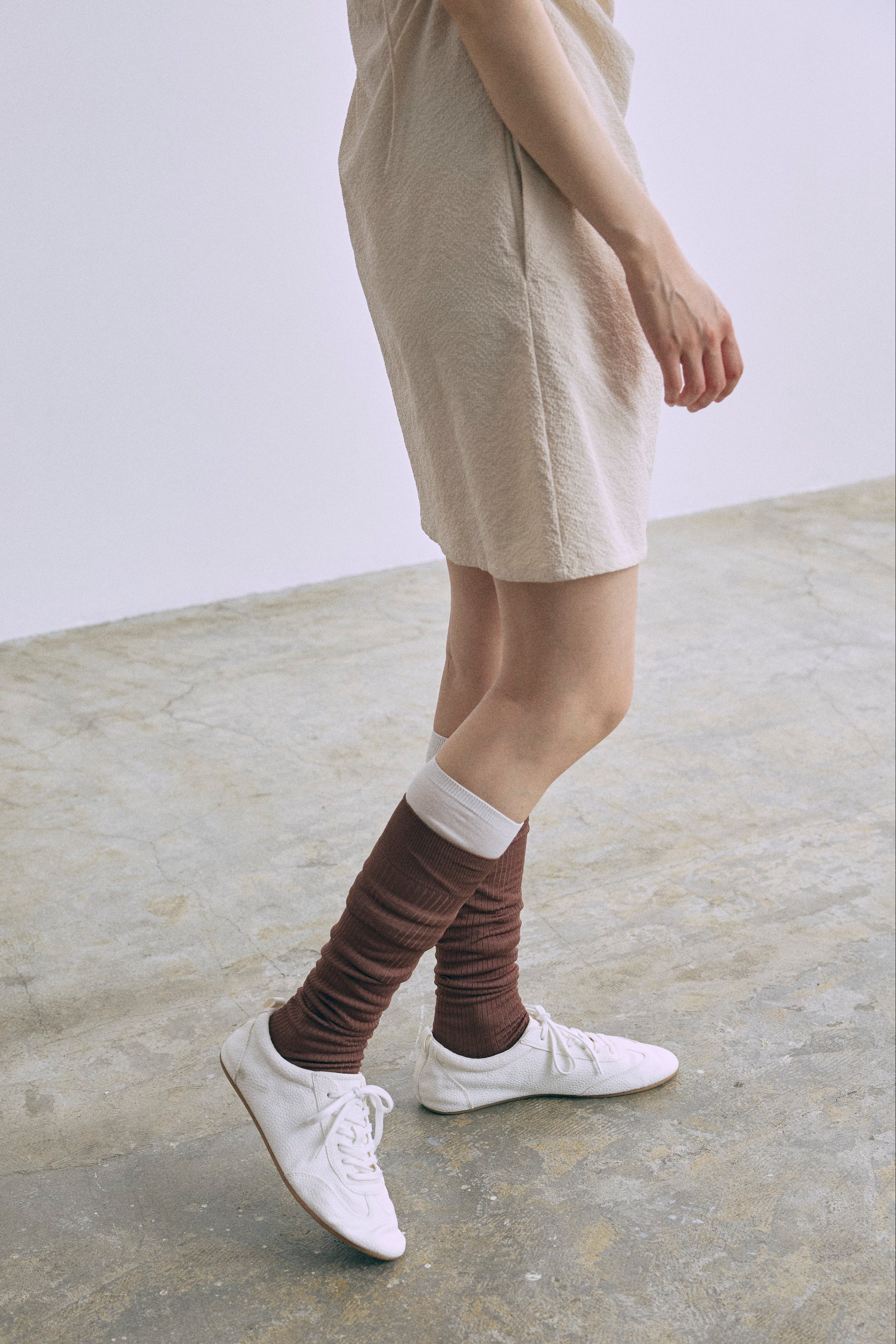 EN NEUME×靴下屋】Sheer Bright Stirrup High Socks