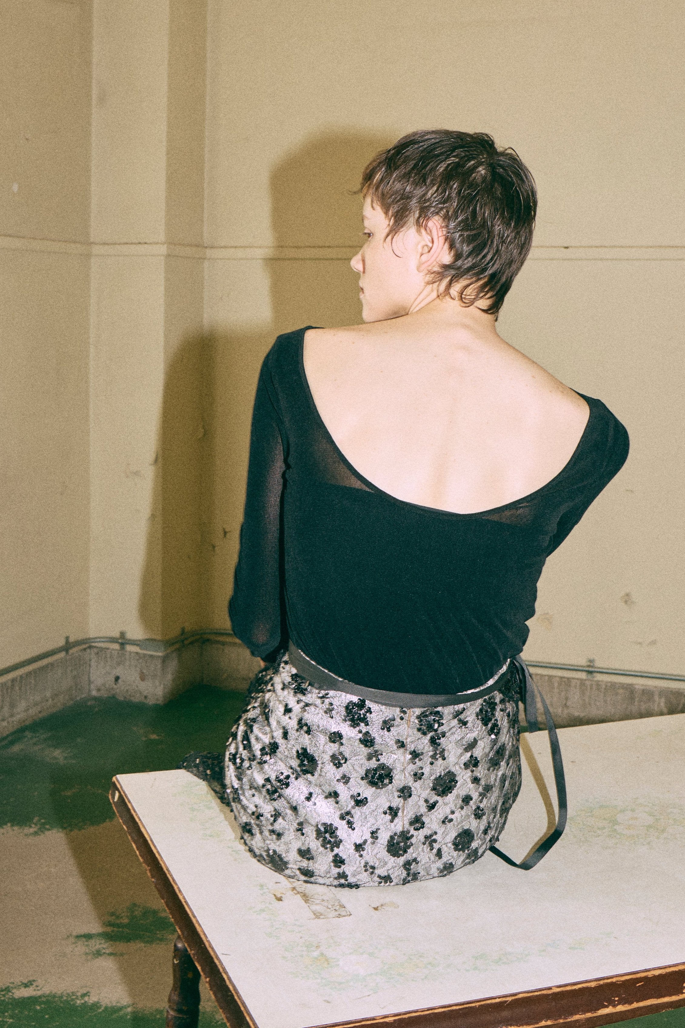 Flocked Tulle Back Open Top