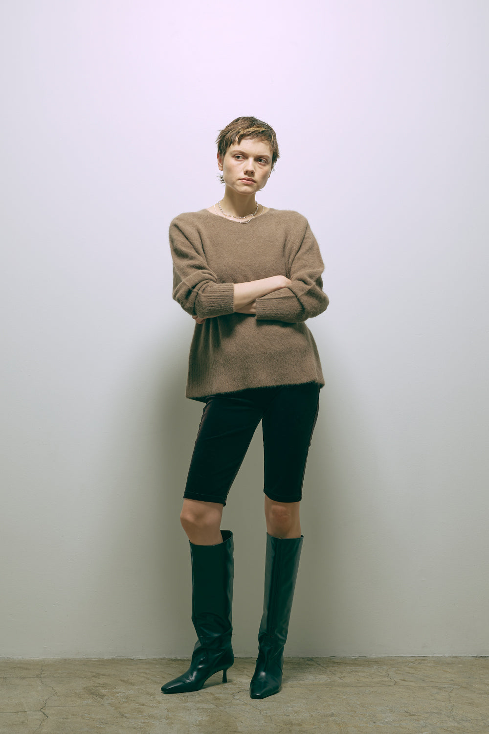 Vneck Fox Over Knit モカ model:178cm NADIA