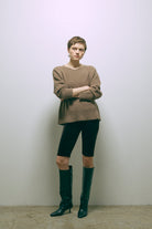 Vneck Fox Over Knit モカ model:178cm NADIA
