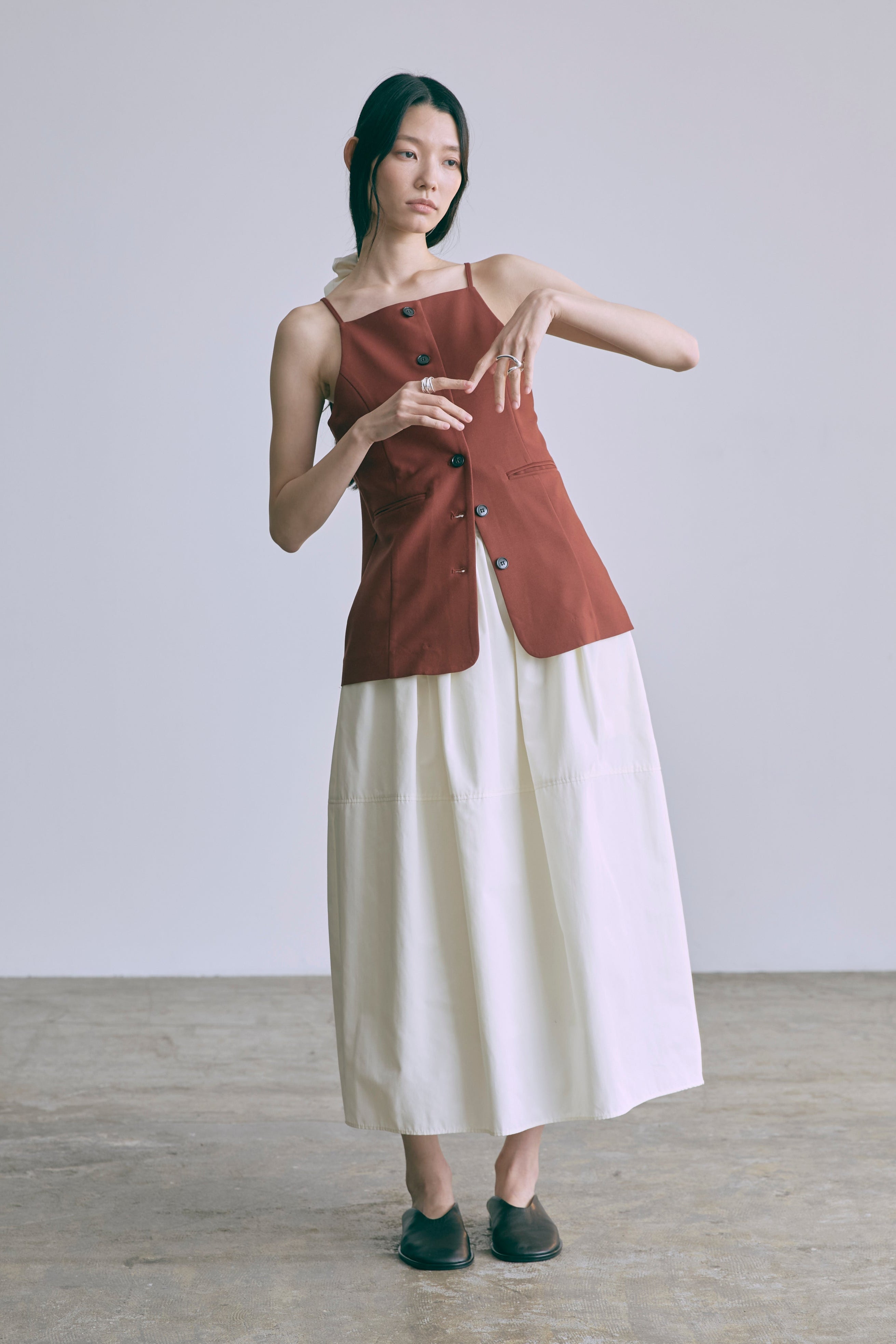 Cocoon Silhouette Skirt オフホワイト model:174cm AMIRU