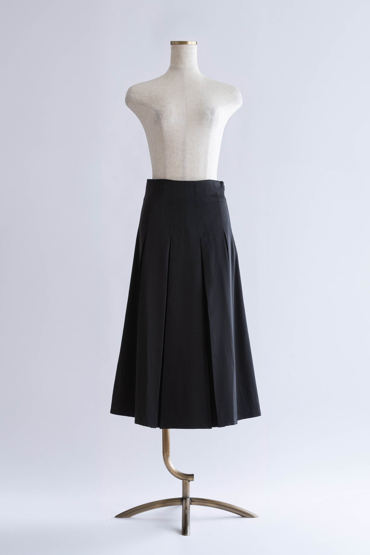 Satin Tuck Pleated Skirt ブラック