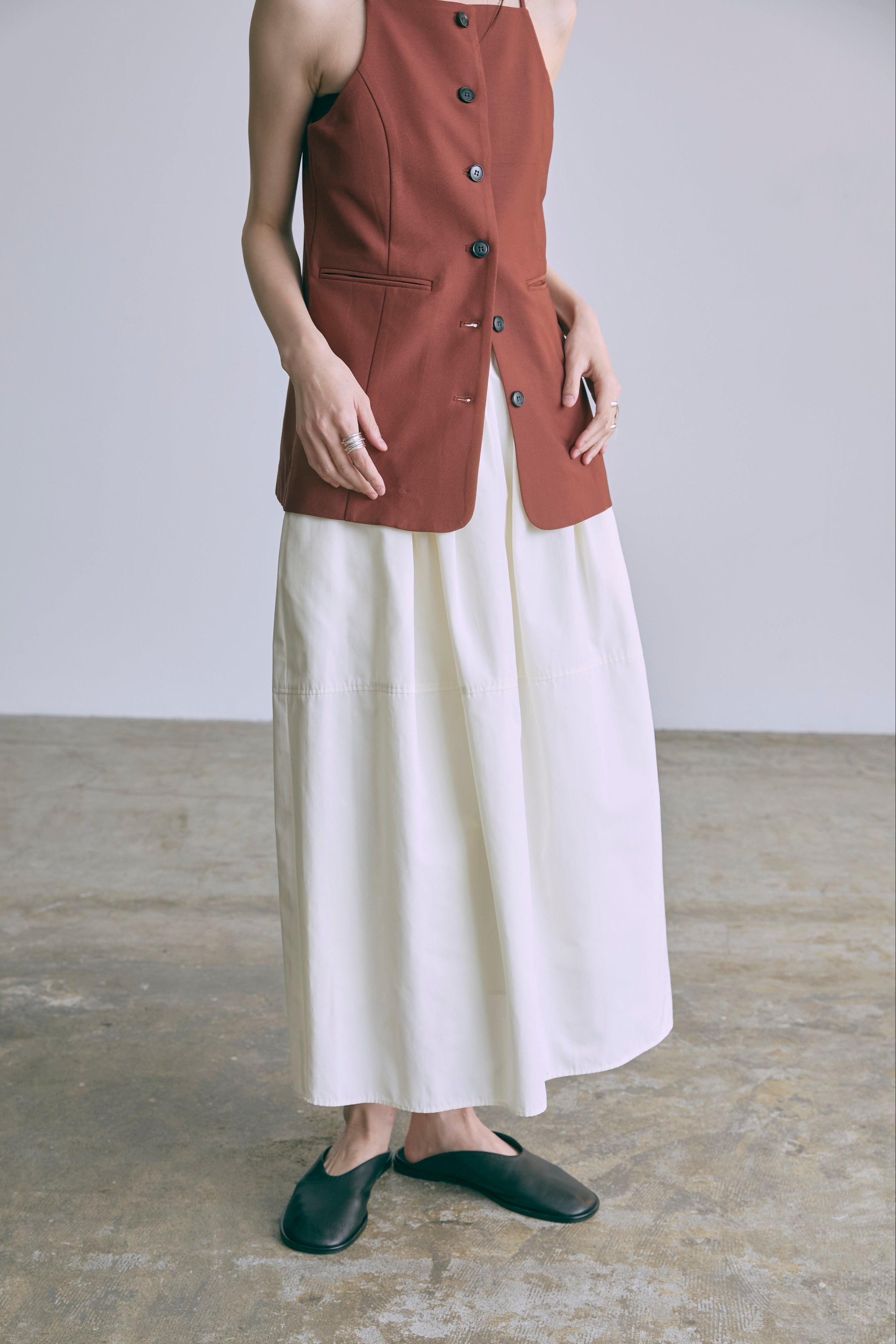 Cocoon Silhouette Skirt オフホワイト model:174cm AMIRU