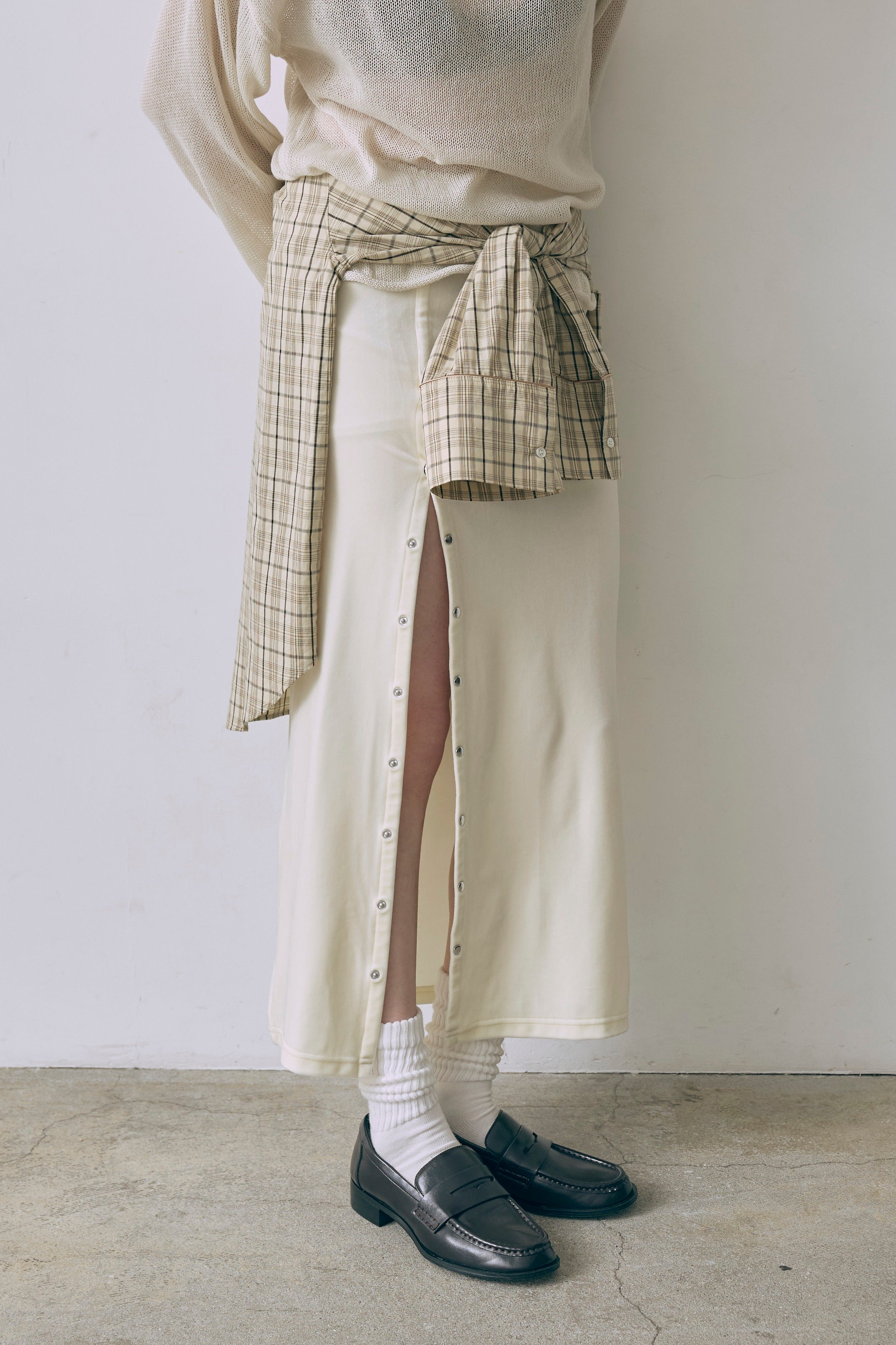 Velour Snap-Detail I-Line Skirt – EN NEUME